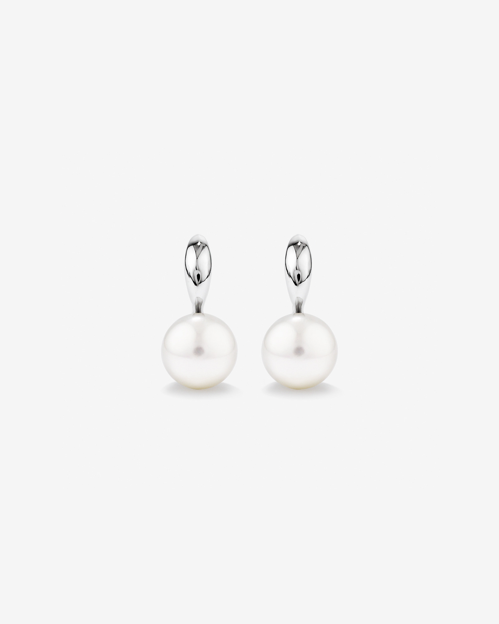 Hook Earrings with Freshwater Pearls in Sterling Silver