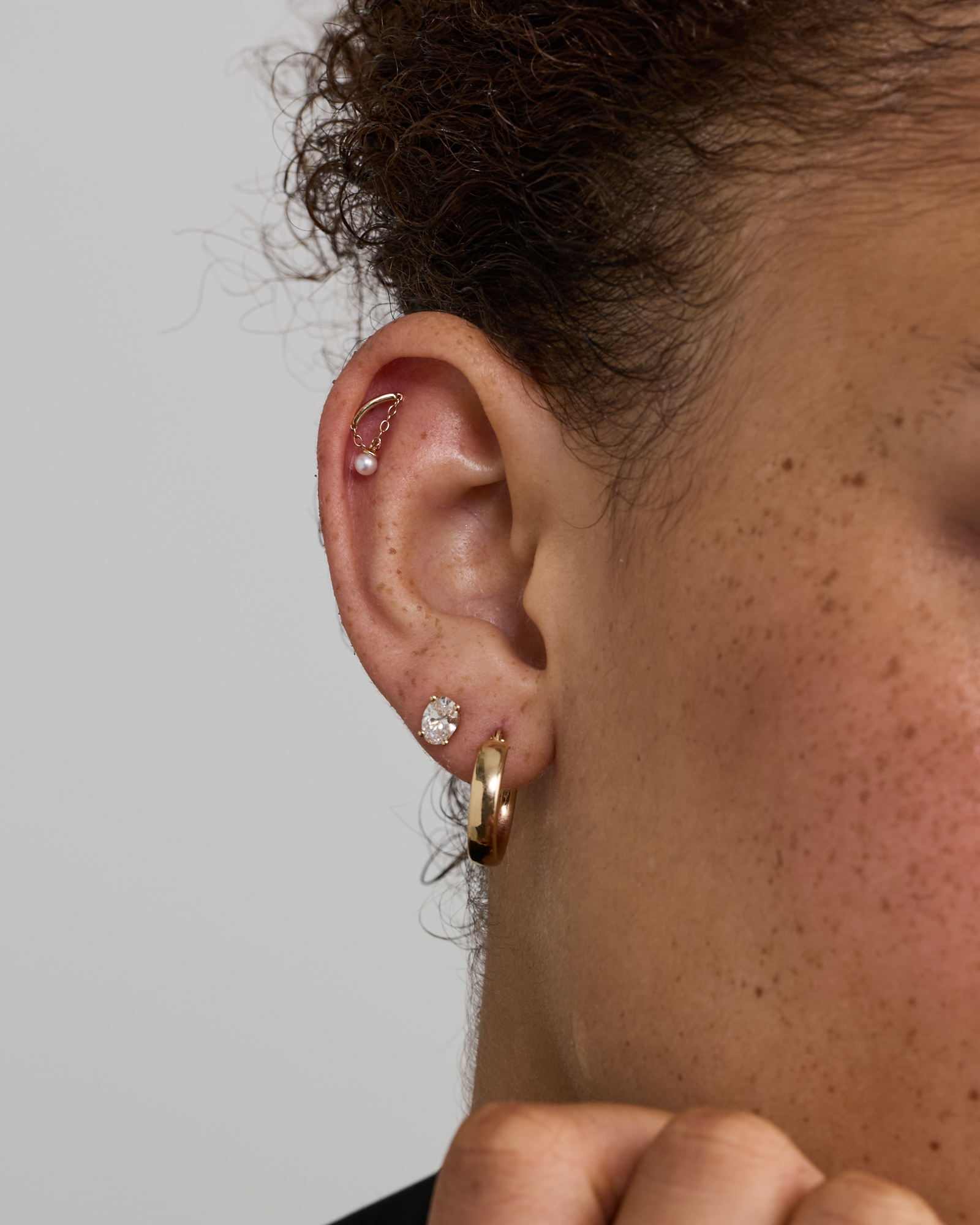Cultured Freshwater Pearl Floating Single Helix in 10kt Gold