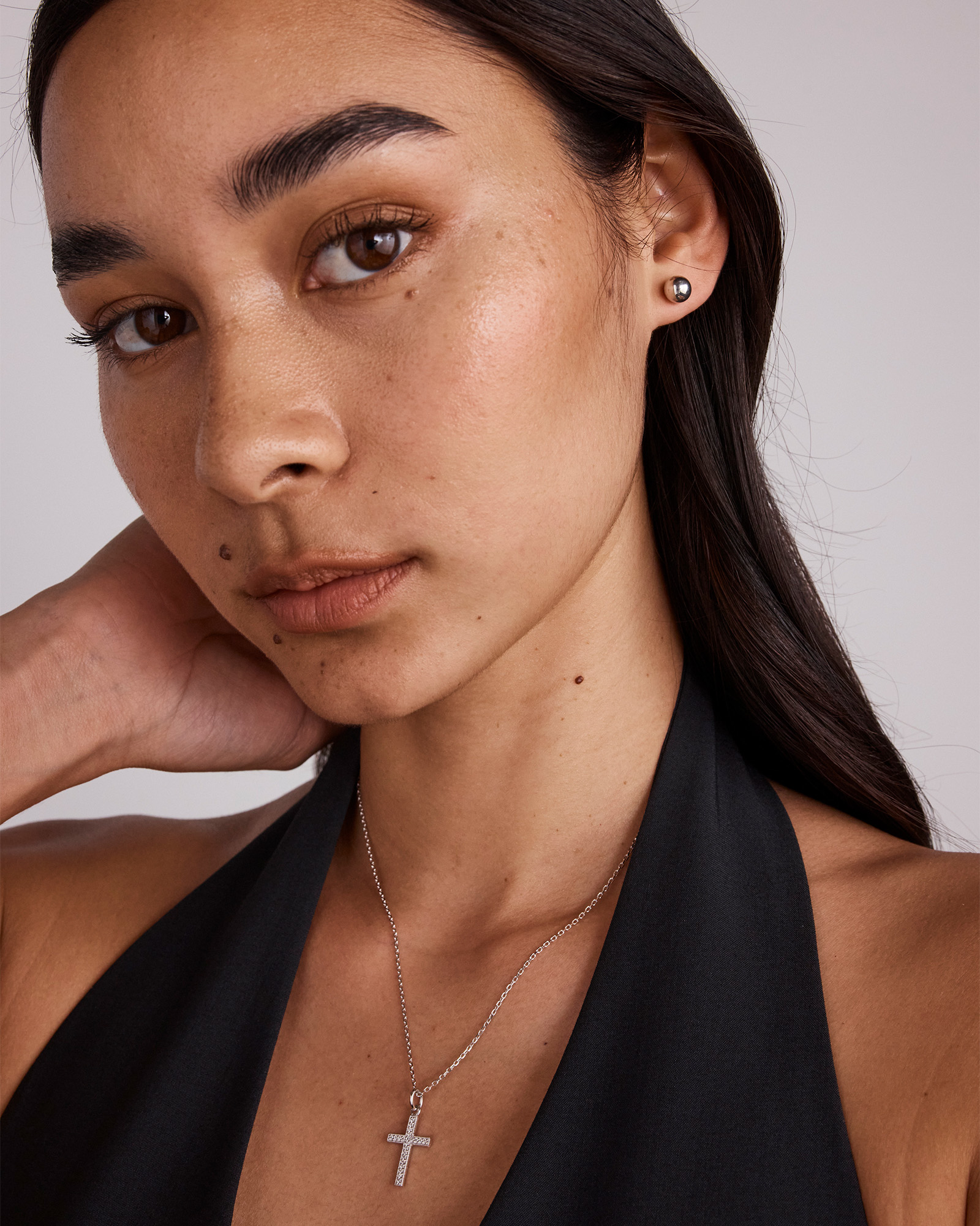 Boucles d'oreilles clous en forme de boule de 7 mm en or blanc 10 kt