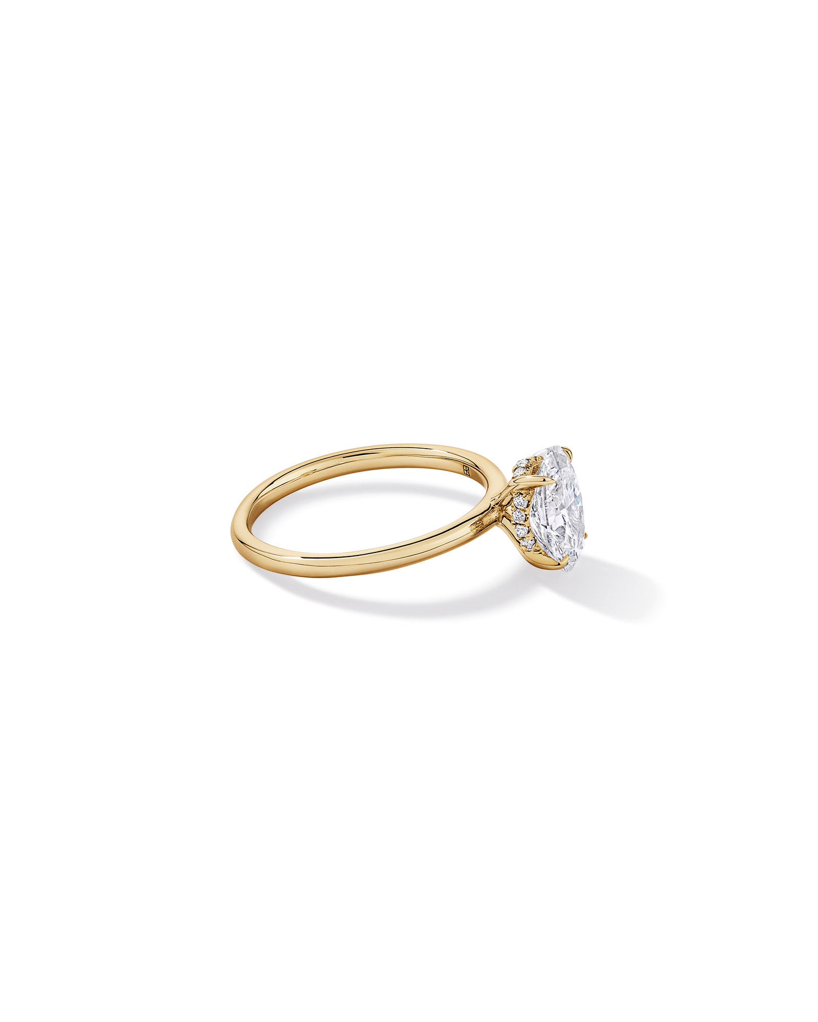 Bague solitaire en or jaune 14 carats sertie d'un diamant ovale de synthèse 1,57 carat