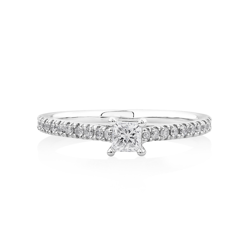 Bague de fiançailles en or blanc 14 K avec diamants totalisant 0,50 ct