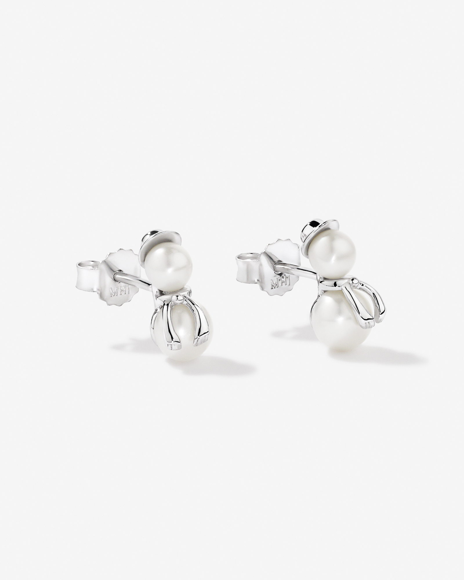 Boucles d’oreilles clous Bonhomme de neige avec perles de culture d’eau douce en argent sterling