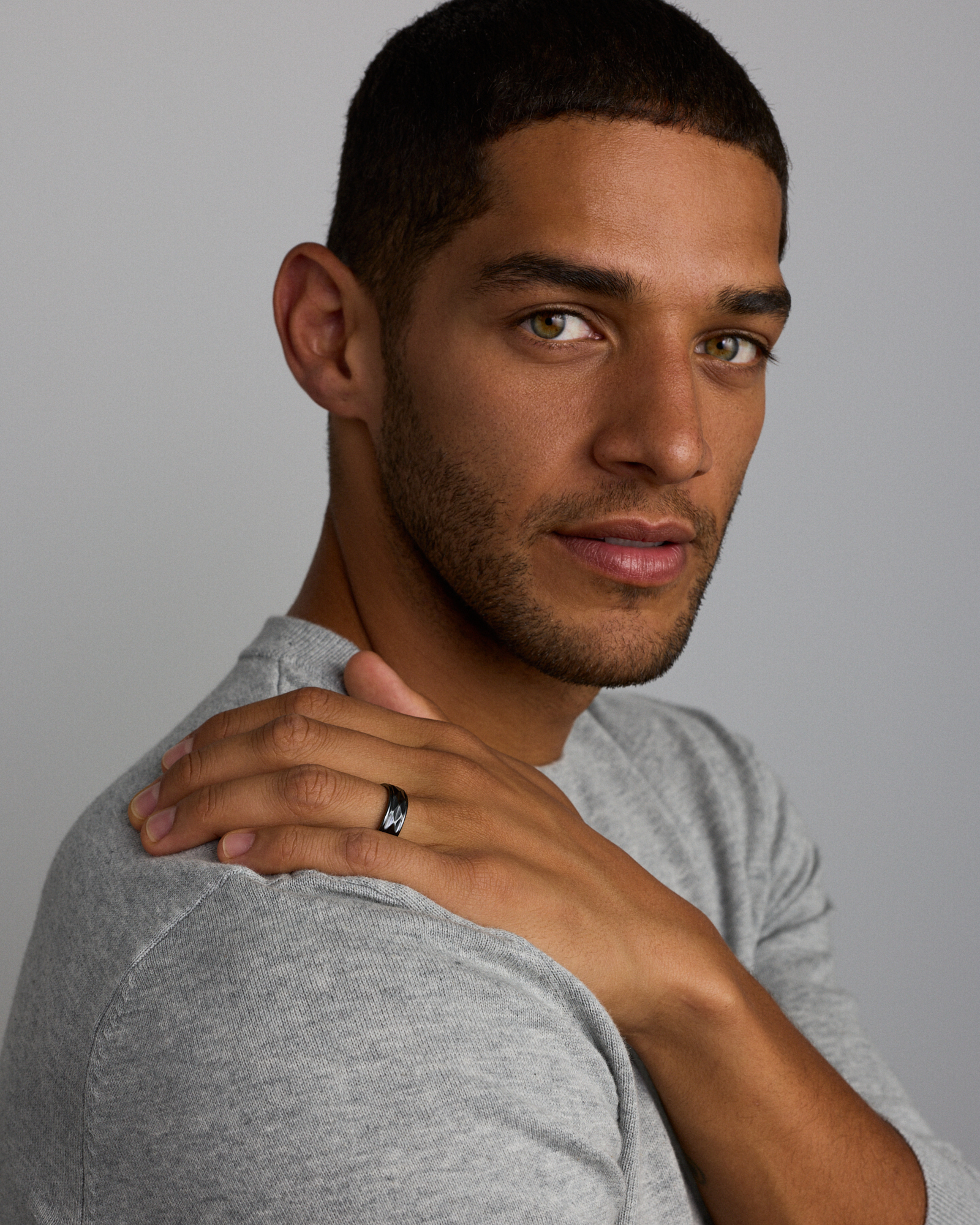 7mm Patterned Wedding Band in Black Titanium