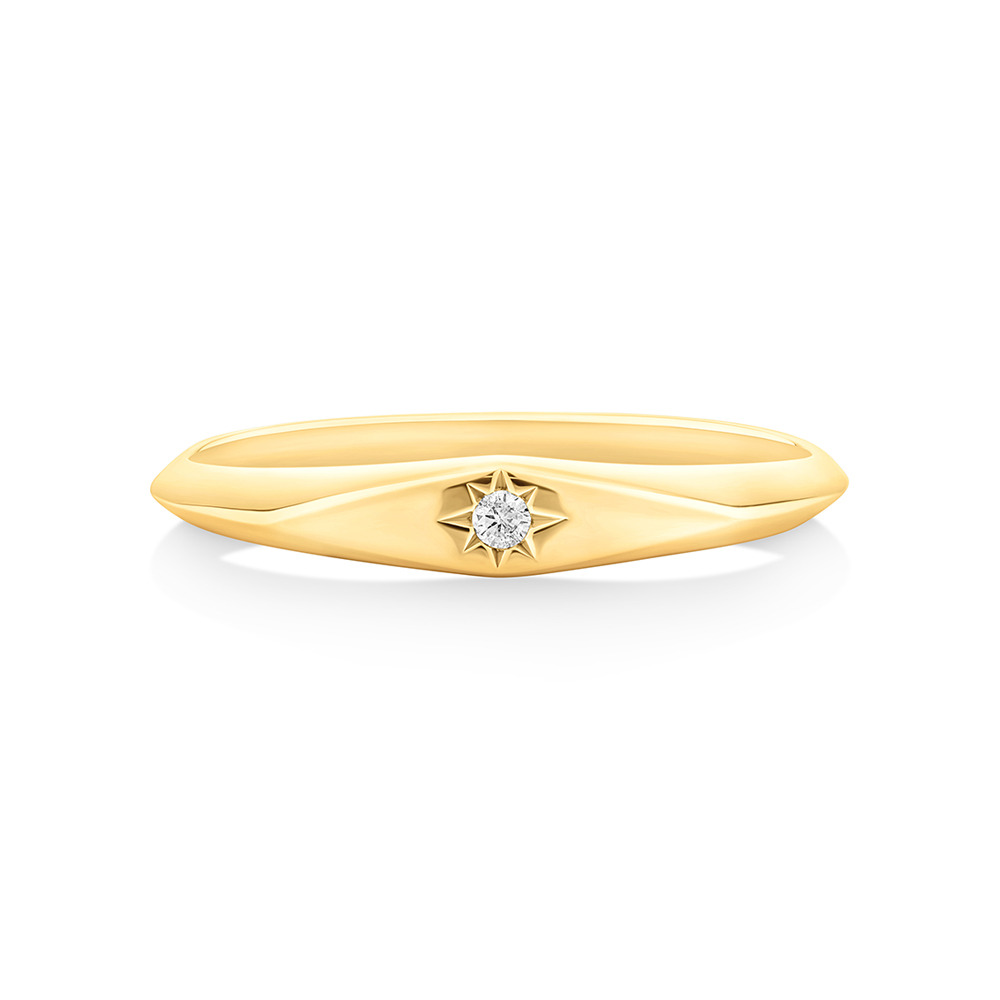 Bague chevalière étroite avec accent d'étoile en diamant en or jaune 10 carats