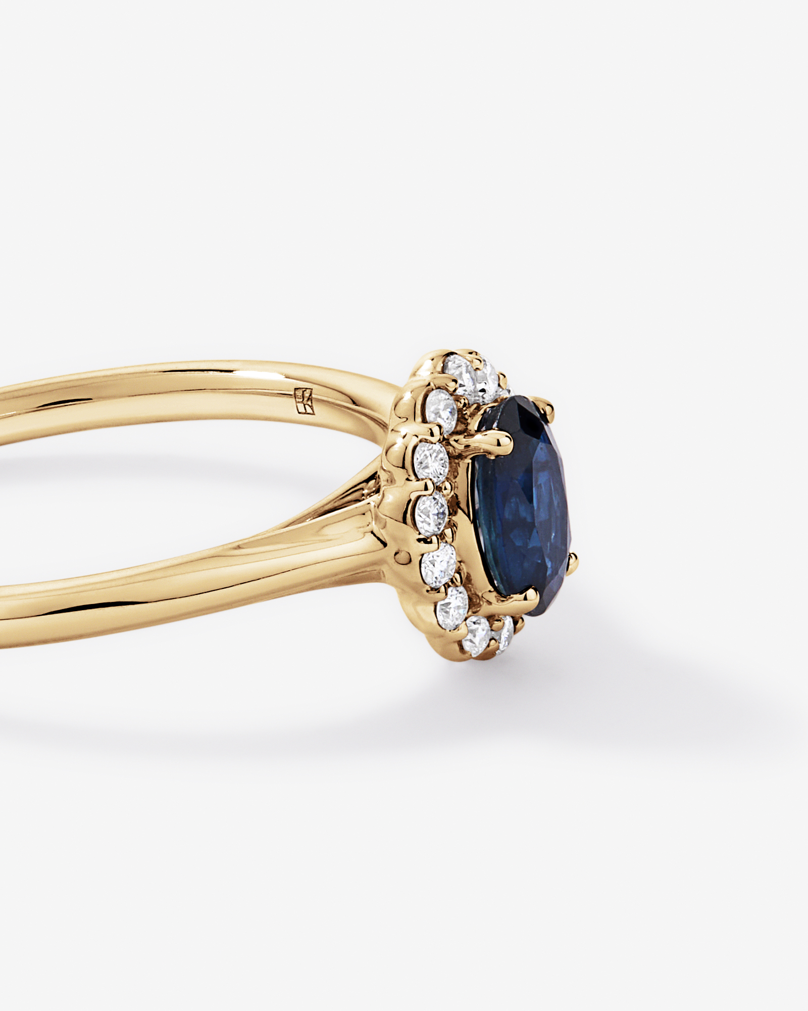 Bague halo en diamant TW saphir australien et 0,10 carat or jaune 10 carats