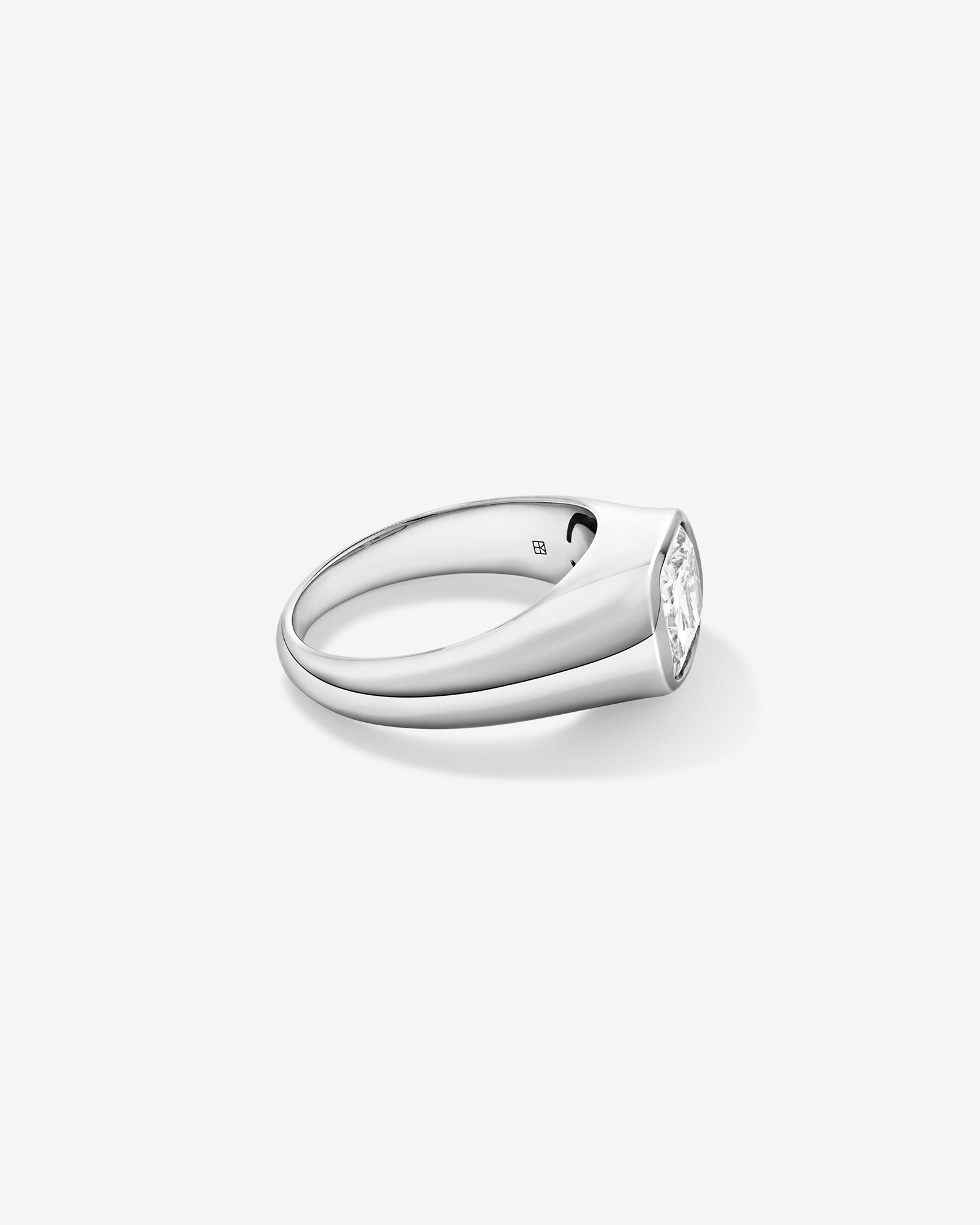 Bague en or blanc 14 carats sertie d'un diamant de laboratoire taille coussin allongé 2,00
