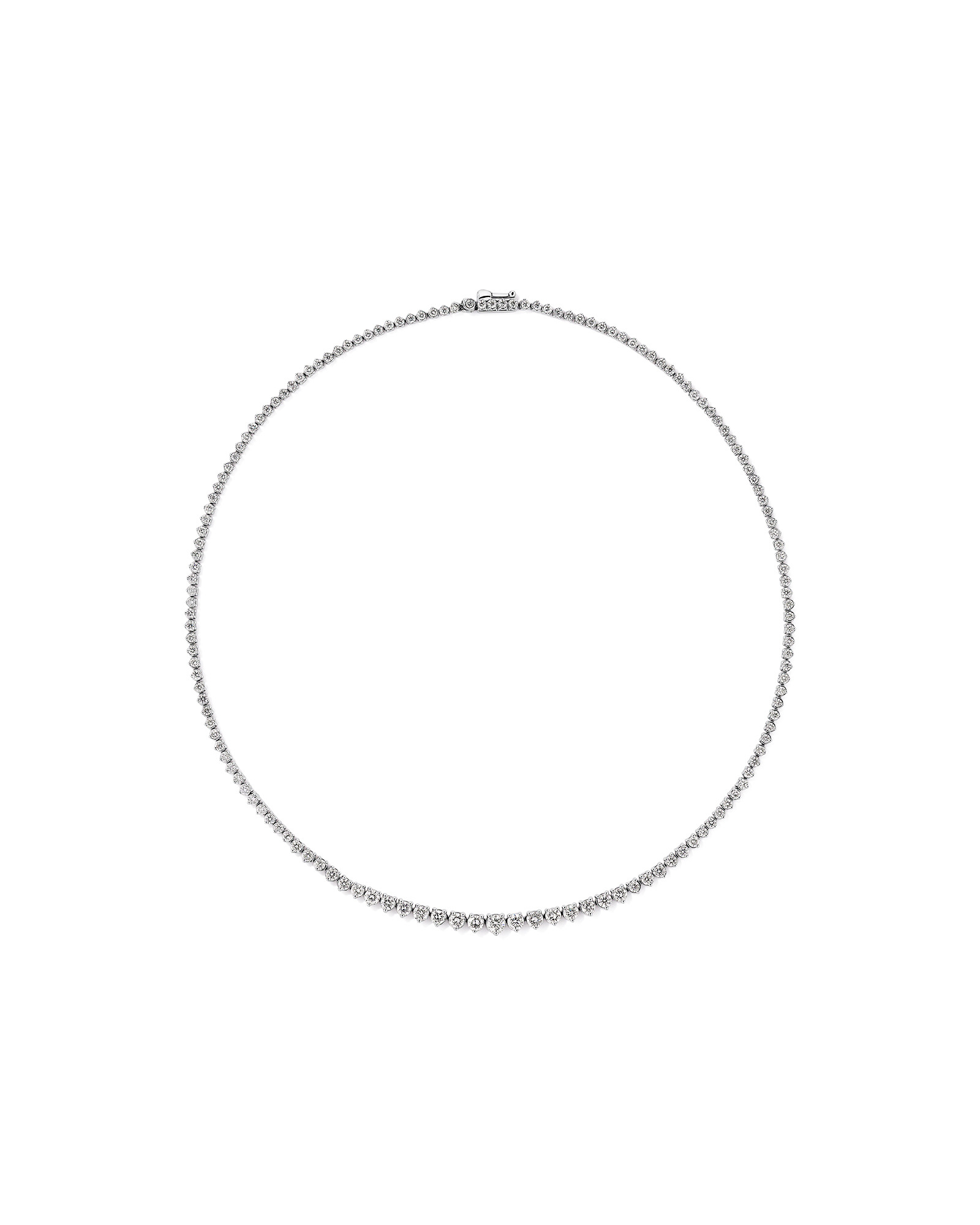 Collier de tennis de 6,00 carats au total, serti dans de l'or blanc 18 carats