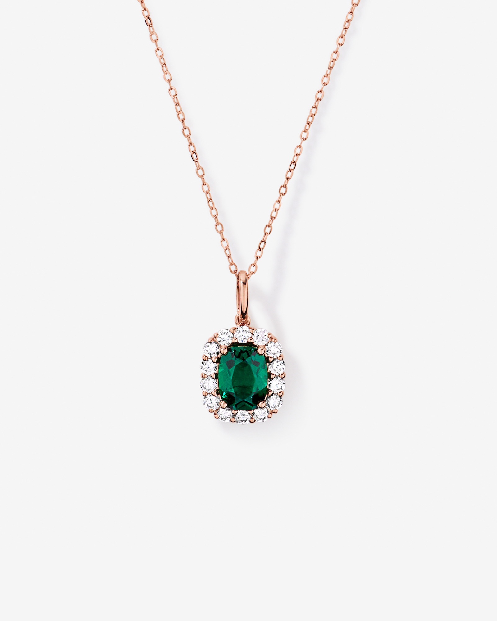 Création de la bague halo en diamant TW de 0,50 carat cultivée en laboratoire en or rose 10 carats