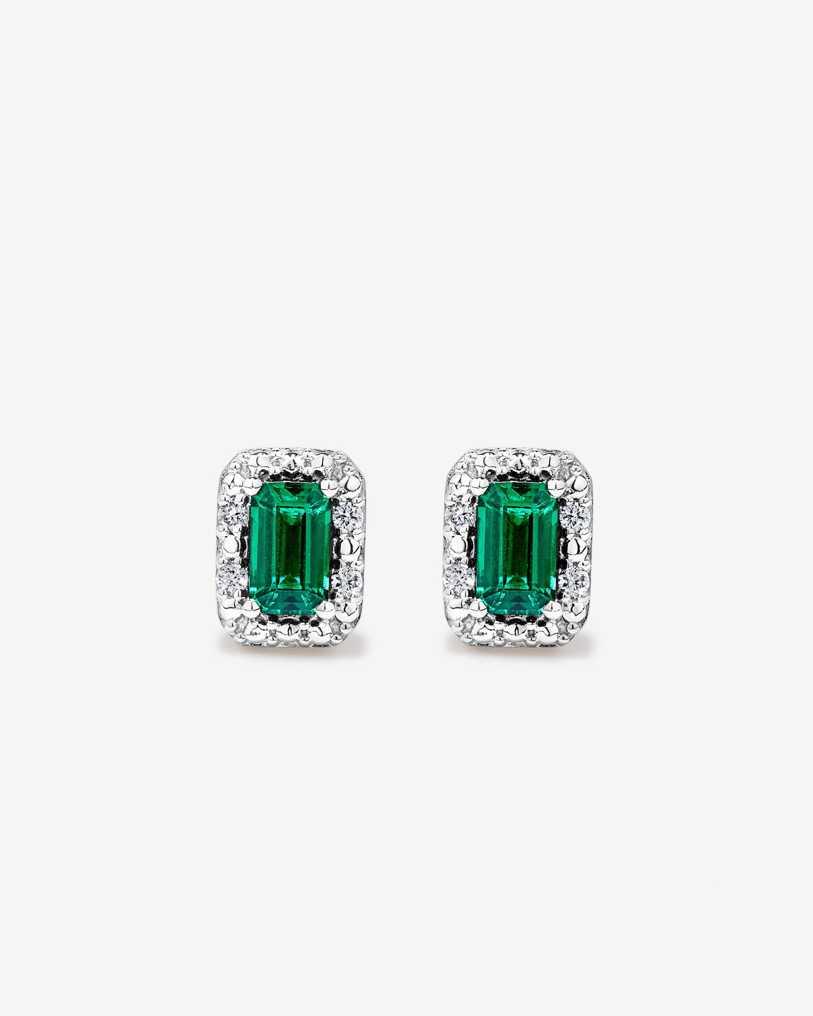 Création de la bague halo en diamant émeraude et 0,10 carat TW cultivée en laboratoire en or jaune 10 carats et Rhodium