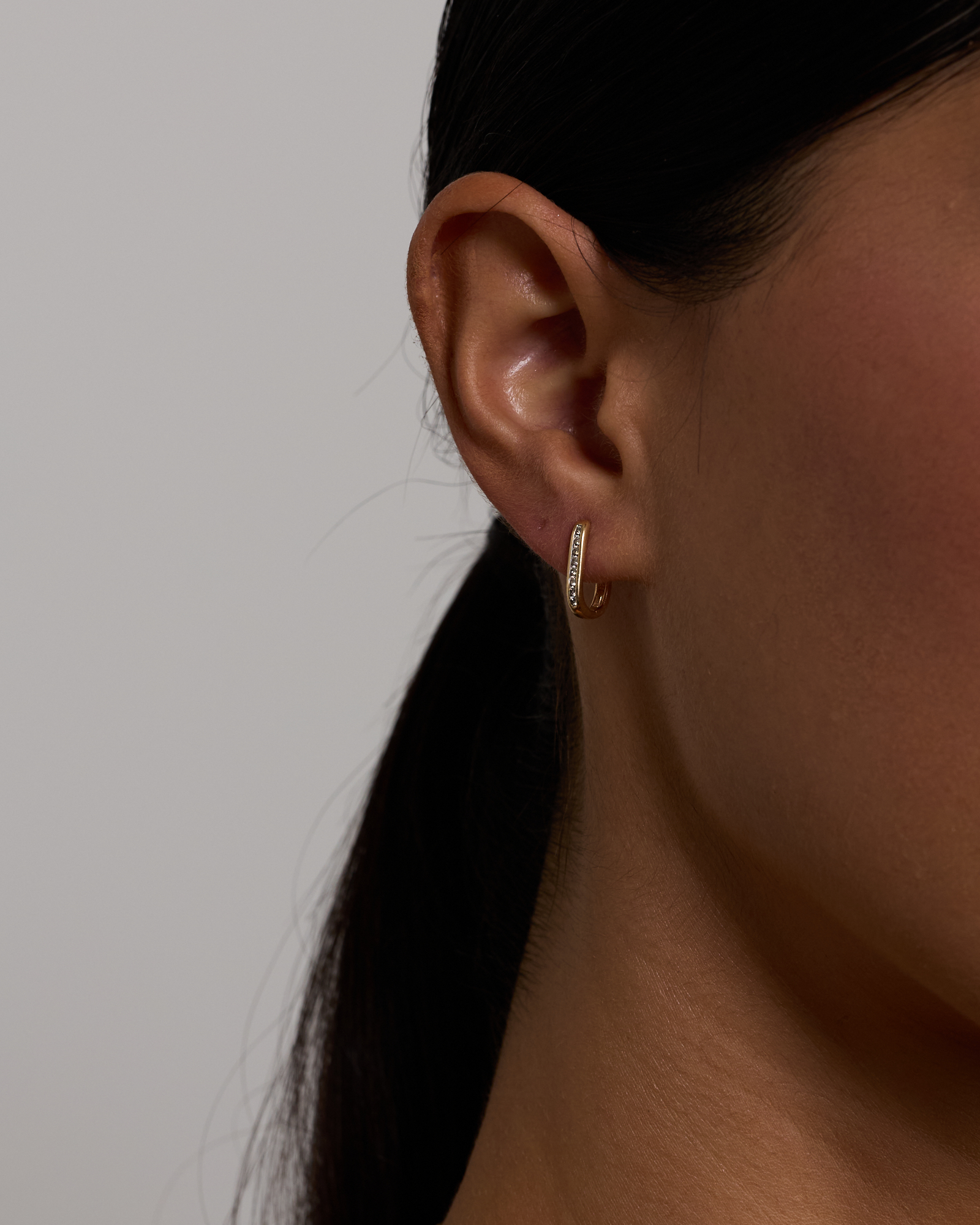 Anneaux courts en or jaune 10 K avec diamants totalisant 0,22 ct