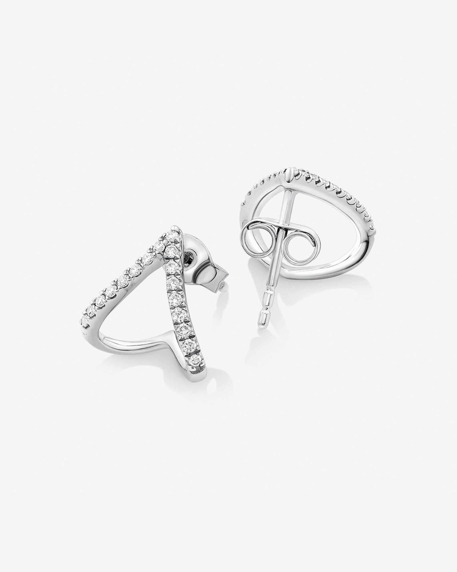 Boutons d’oreilles à chevron en argent sterling avec diamants totalisant 0,17 ct