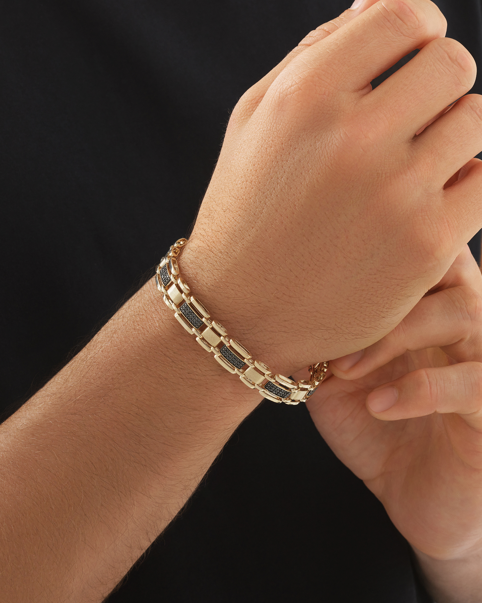 Bracelet de 21 cm en or jaune 10 K et rhodium noir à diamants noirs totalisant 0,43 ct