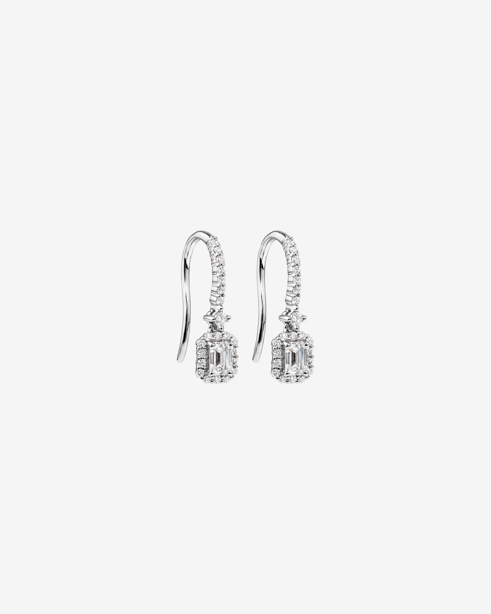 Boucles d’oreilles en diamant taille émeraude TW de 0,62 carat serties en or blanc 10 carats