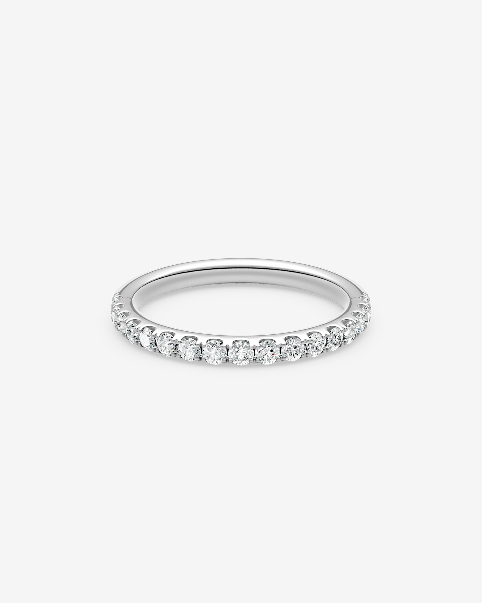 Alliance en or blanc 14 K avec diamants totalisant 0,50 ct