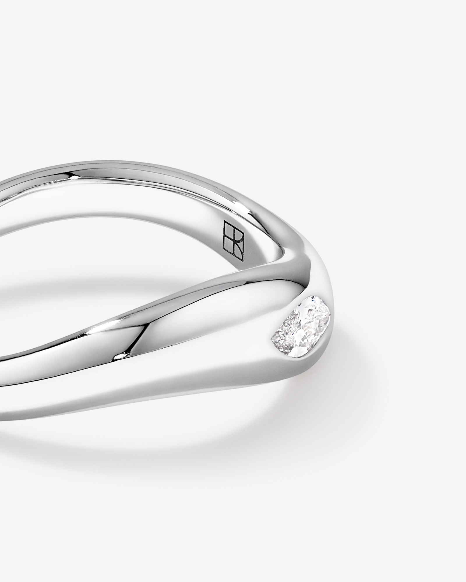 0,20 carat TW bague tourbillon avec diamant de laboratoire taille marquise en argent sterling