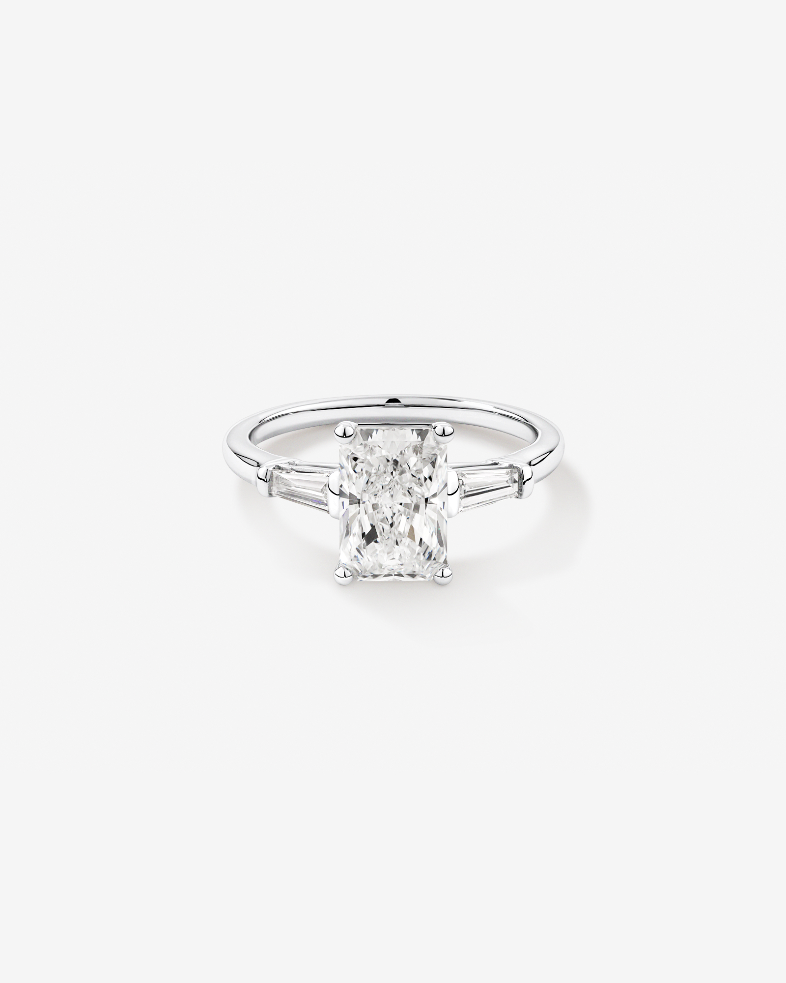 Bague de fiançailles en diamant rayonnante trois pierres et baguette cultivée laboratoire 2,25 carats TW or blanc 14