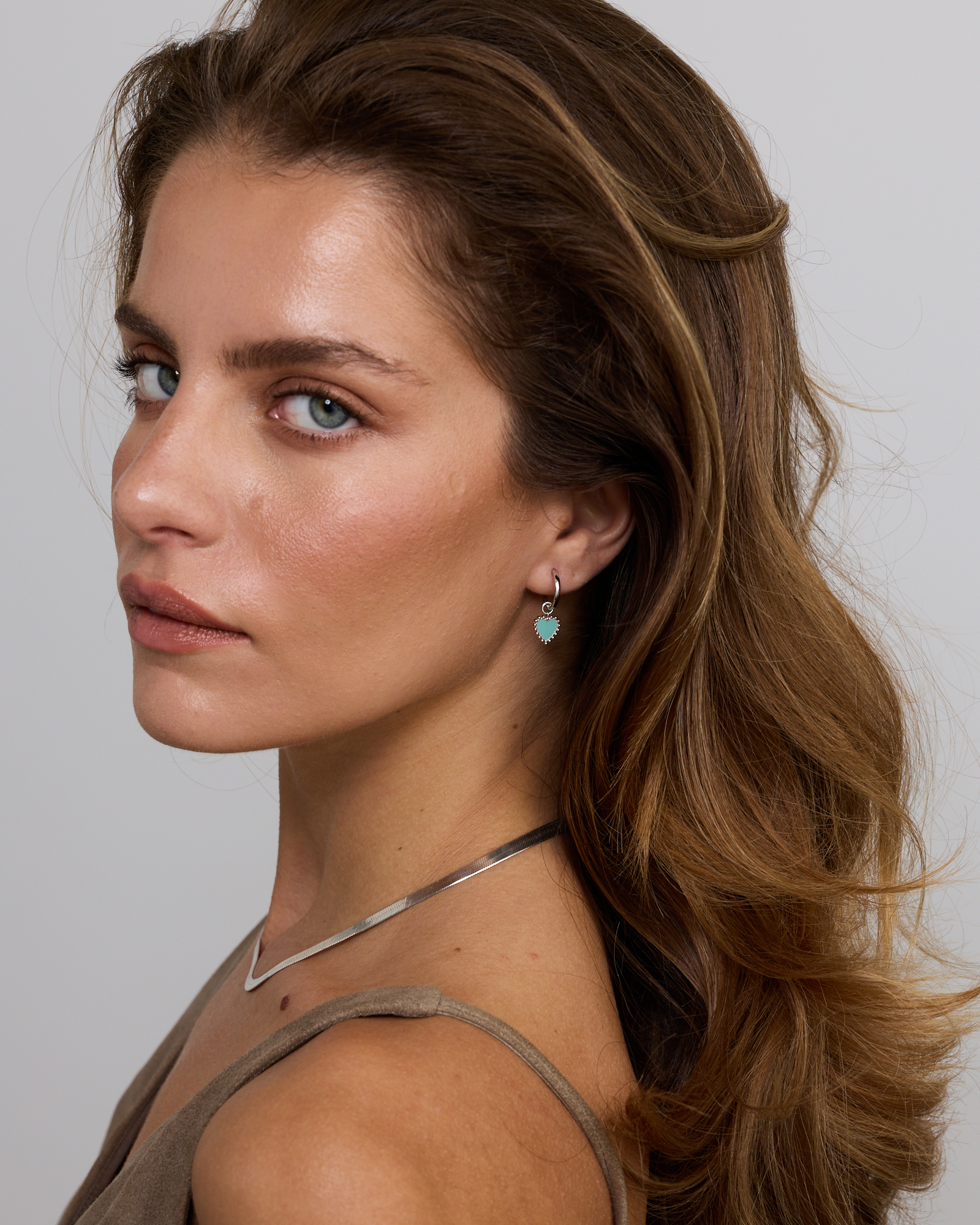 Pendentif en forme de boucle d’oreille en forme de cœur en émail bleu en argent sterling