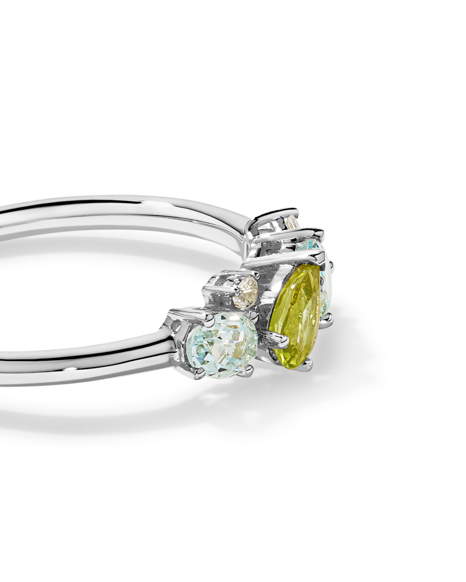 Péridot, topaze bleu ciel, améthyste verte et blanche en or blanc 10 carats