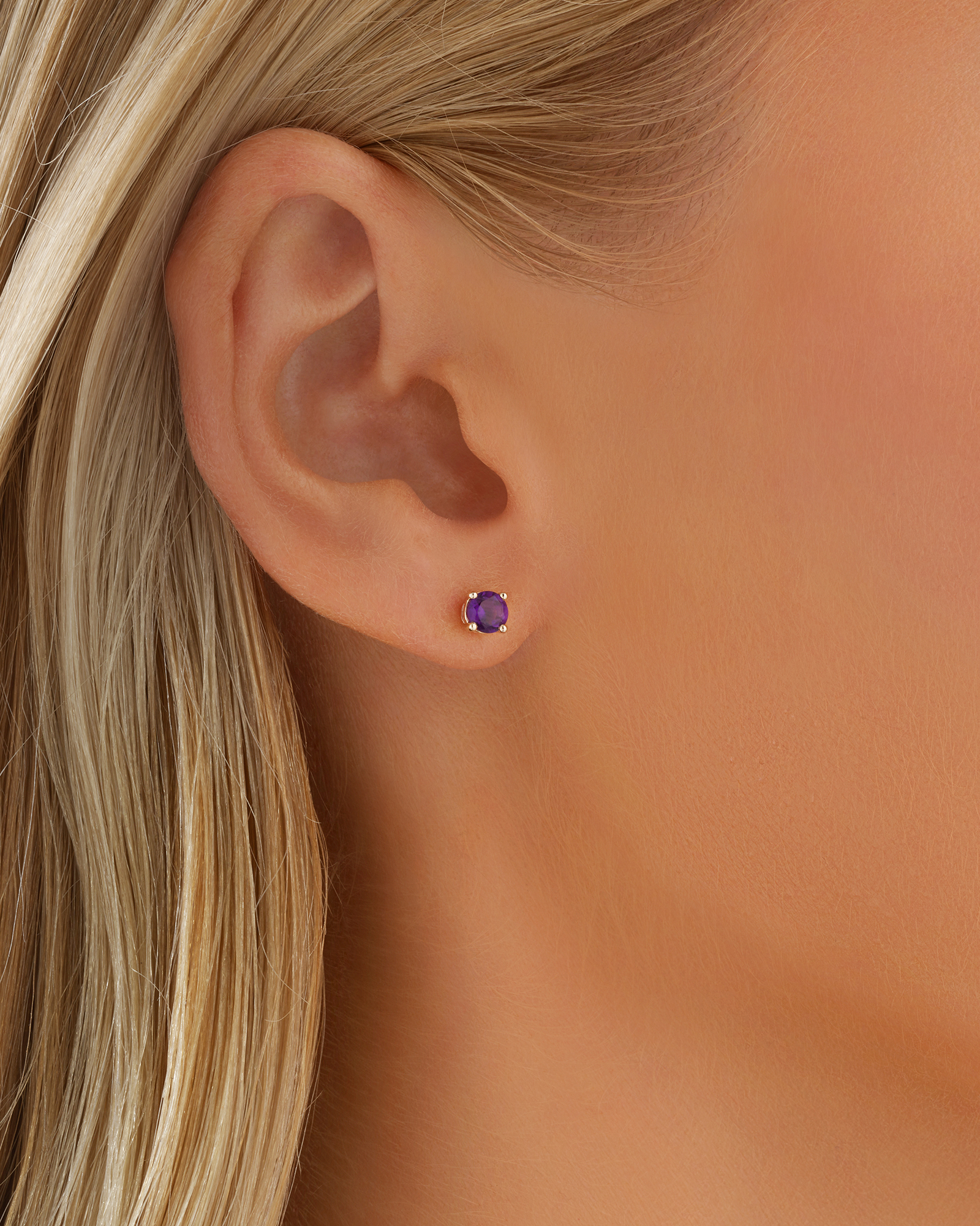 Stud Earrings with Amethyst in 10kt Yellow Gold