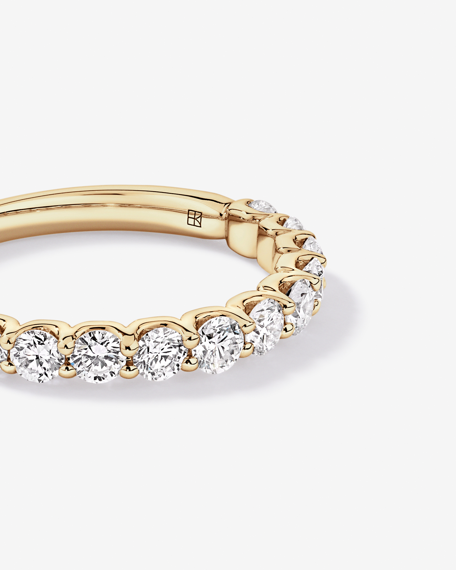 Alliance en or jaune 14 carats sertie d'un diamant rond brillant de synthèse 0,83 carat