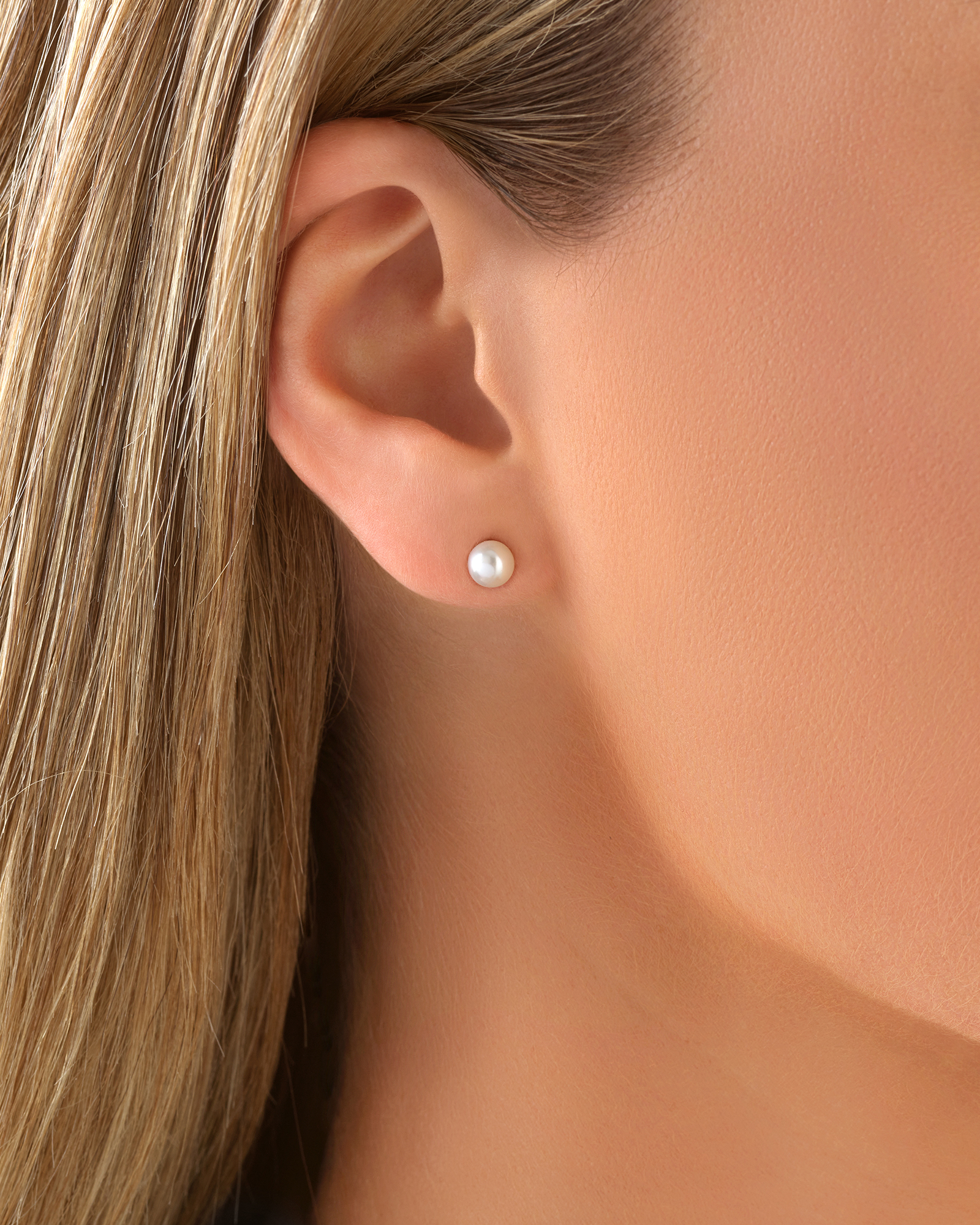 Boutons d'oreilles en or jaune 10 K avec perle d'eau douce de culture ronde de 5 mm