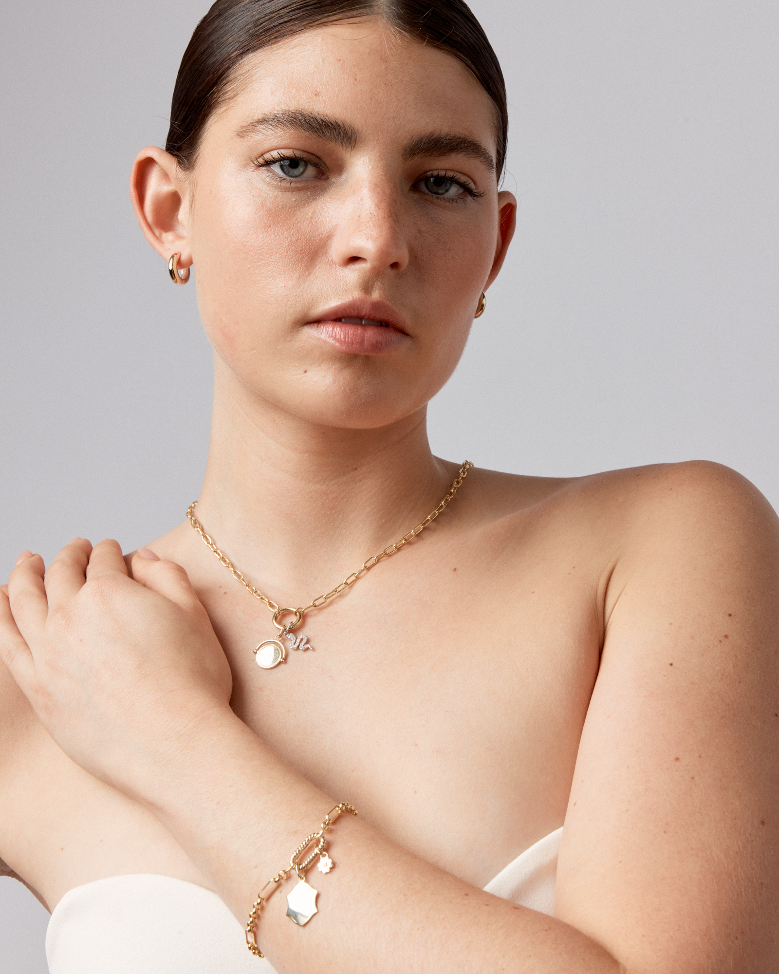 Connecteur pendentif trombone torsadé en or jaune 10 carats