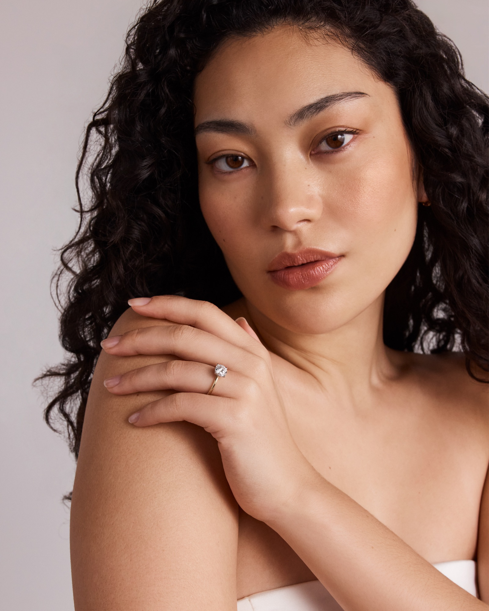 Bague de fiançailles en or jaune et blanc 14 carats, solitaire en diamant rond brillant de 1,55 carat, avec halo caché