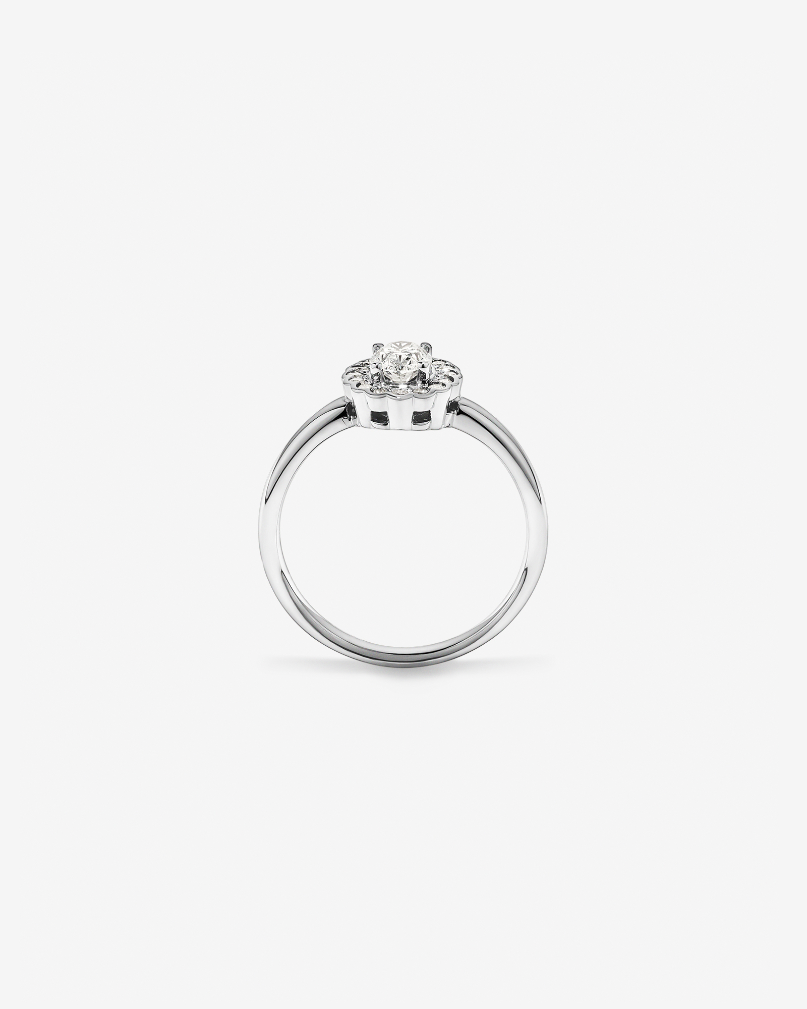 Bague en or blanc 14 carats avec diamant ovale (0,60 carat au total) et entourage floral