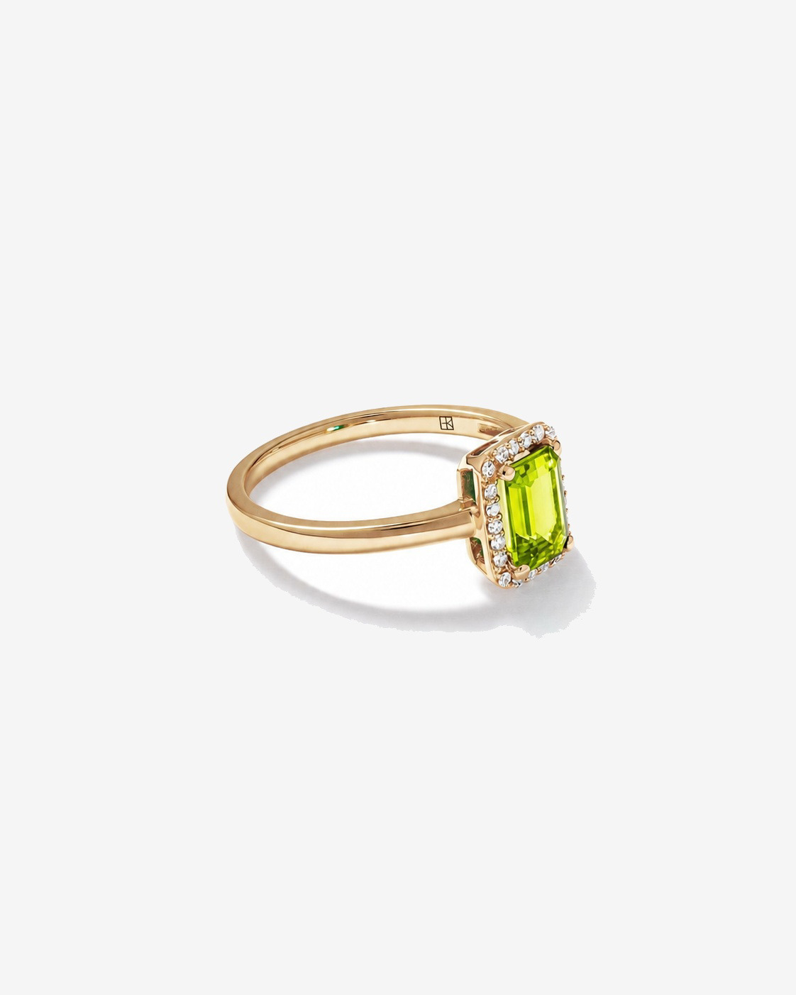 Bague halo Péridot taille émeraude avec diamants en or jaune 10 ct