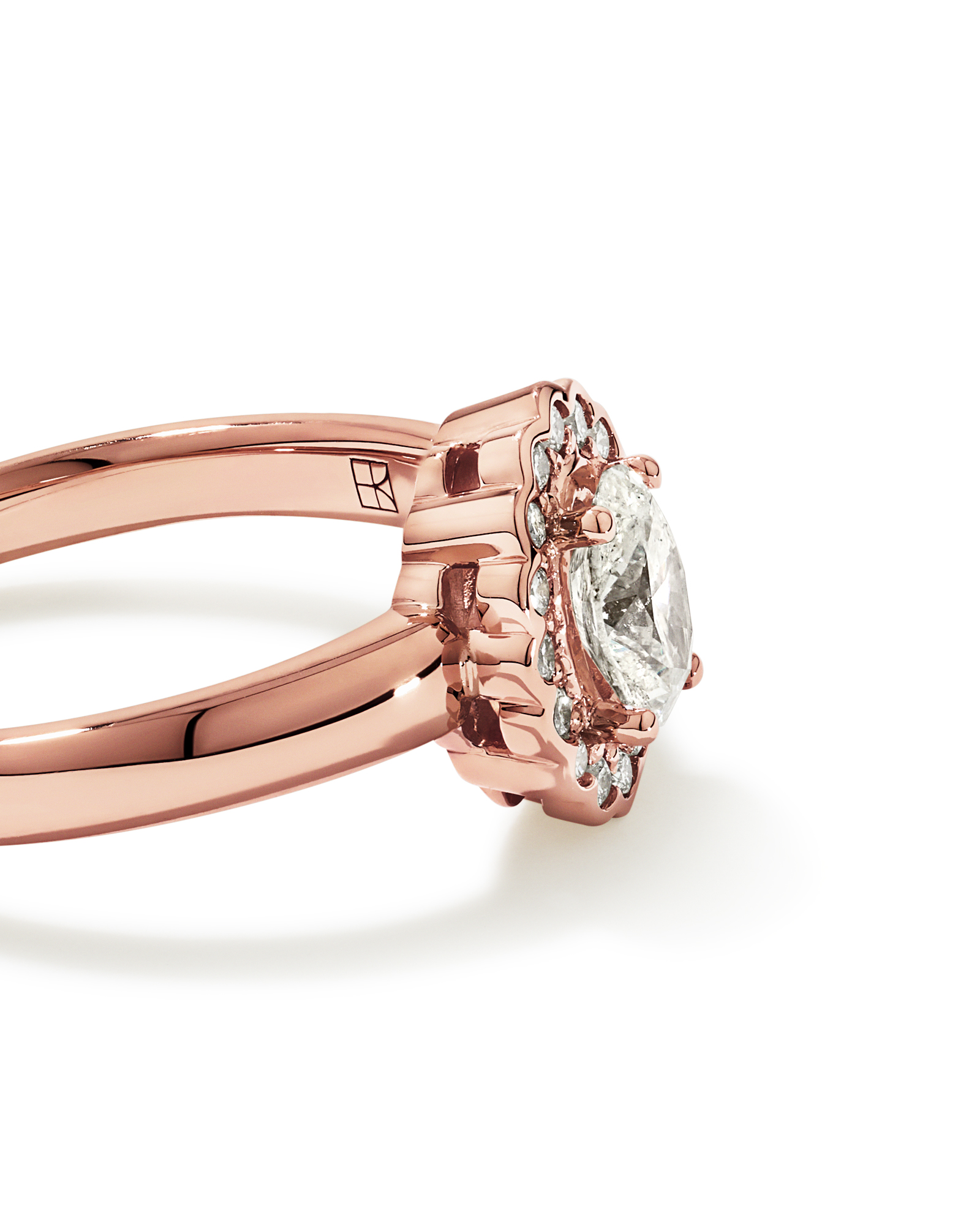 Bague à halo floral avec diamant ovale de 0,60 carat (poids total) en or rose 14 carats