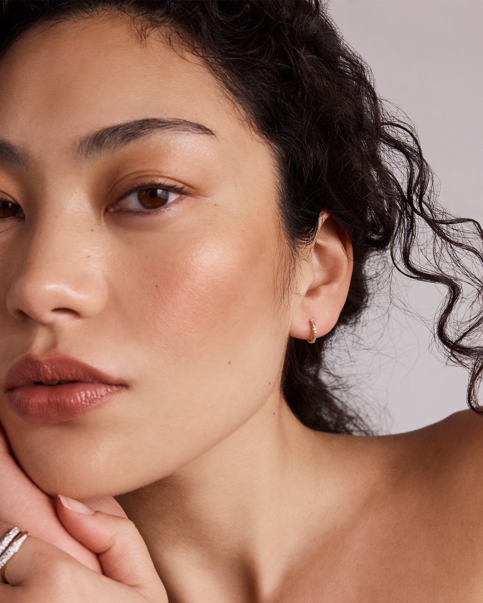 Round Brilliant Diamond Huggie Hoop Earrings in 10kt Yellow Gold