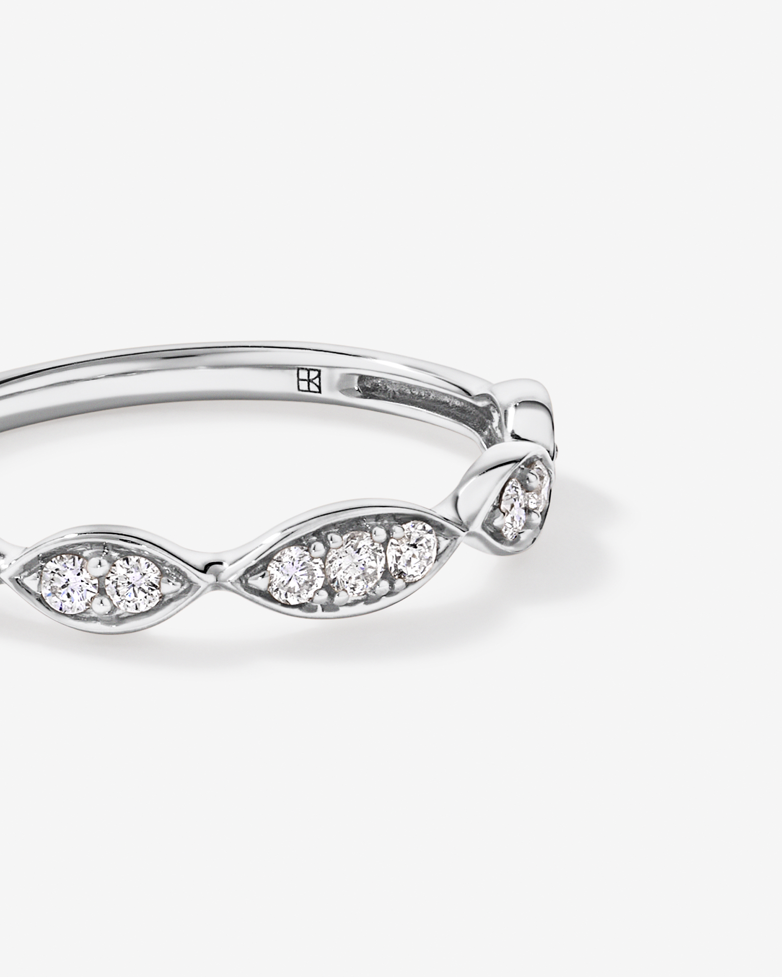 0.20TW Diamond Twist Wedding Band 14kt Gold