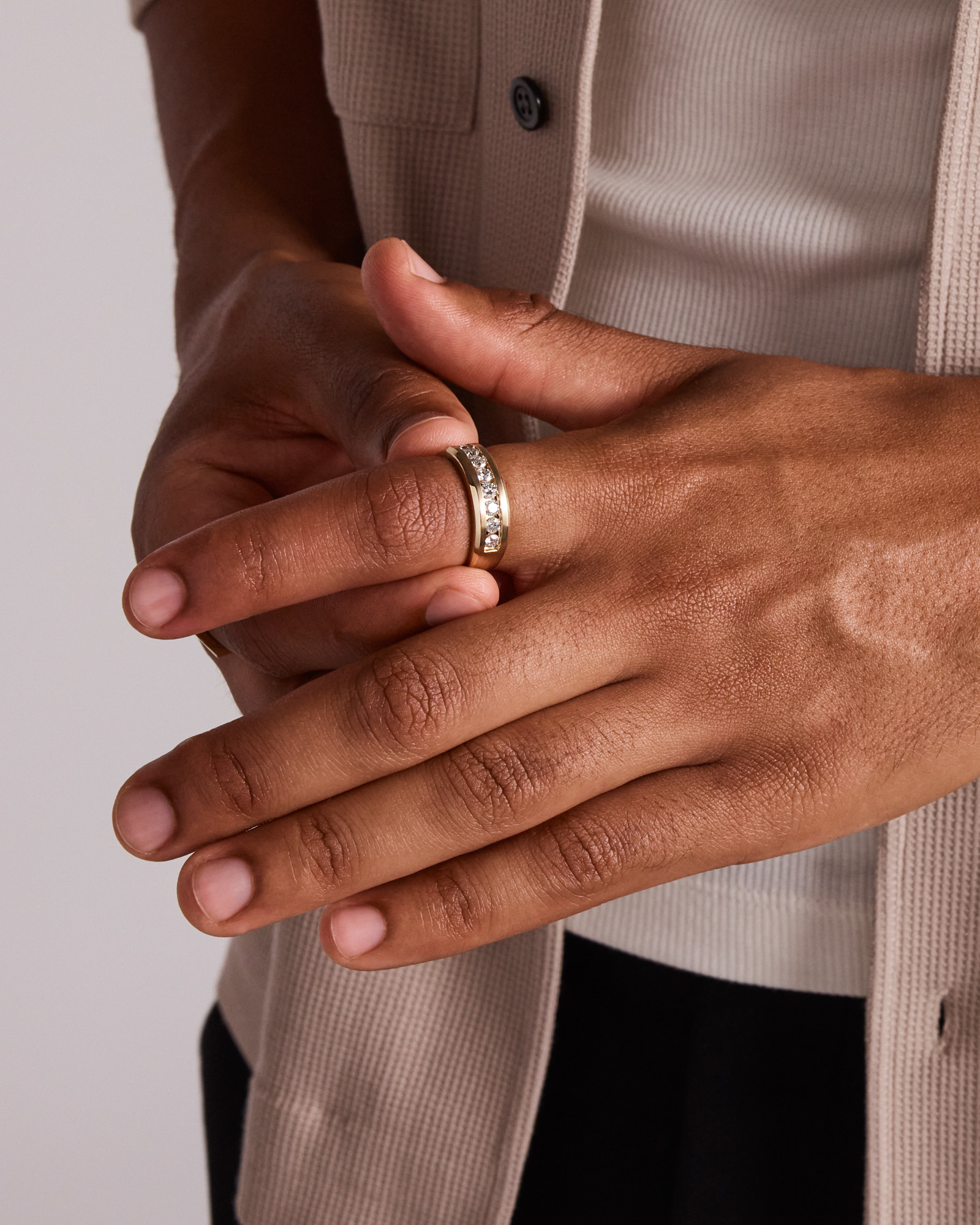 15 Carat TW Round Brilliant Half Bevelled Edge Channel Set Men's Ring 10kt Yellow Gold