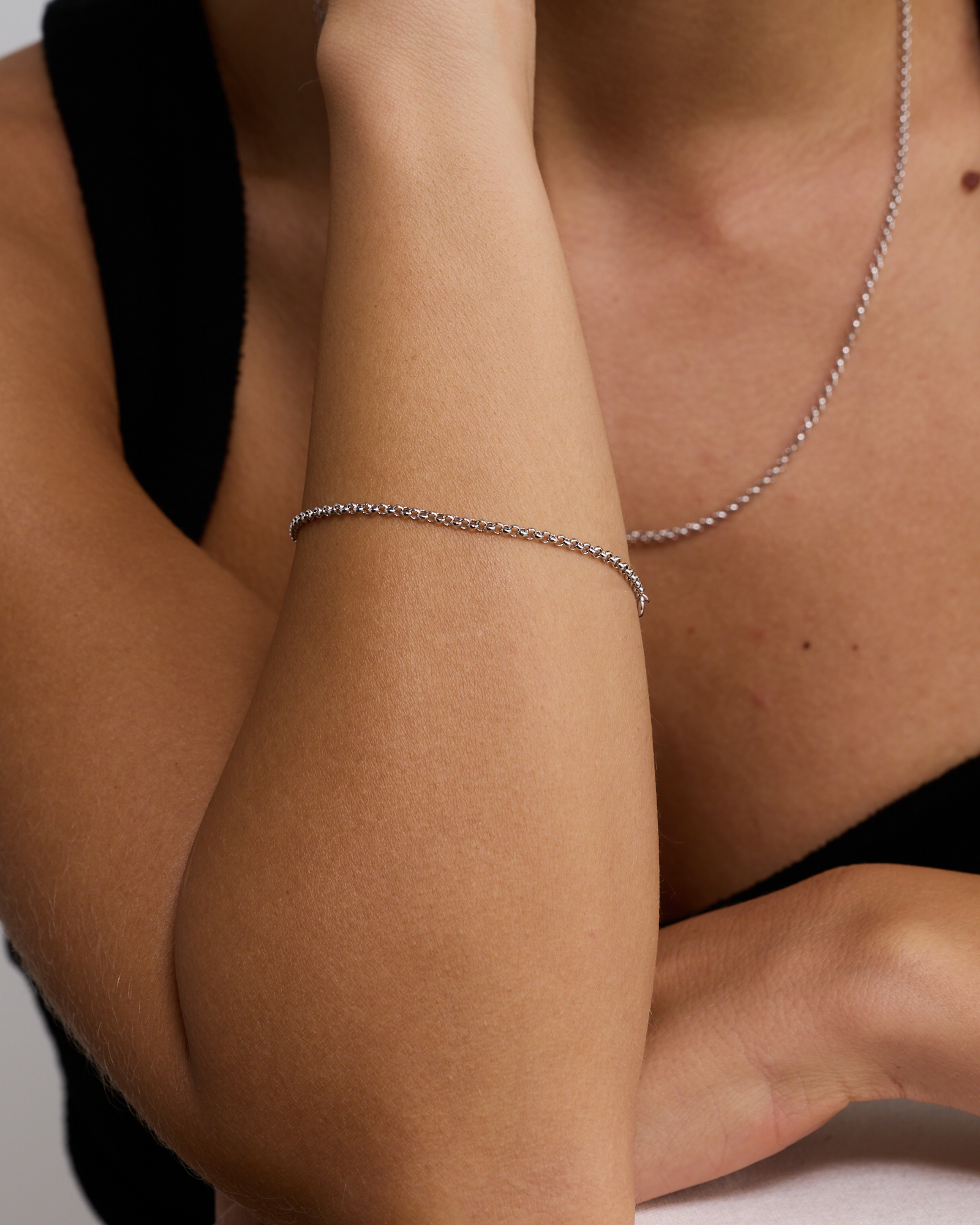 Hollow Belcher Bracelet in 10kt White Gold