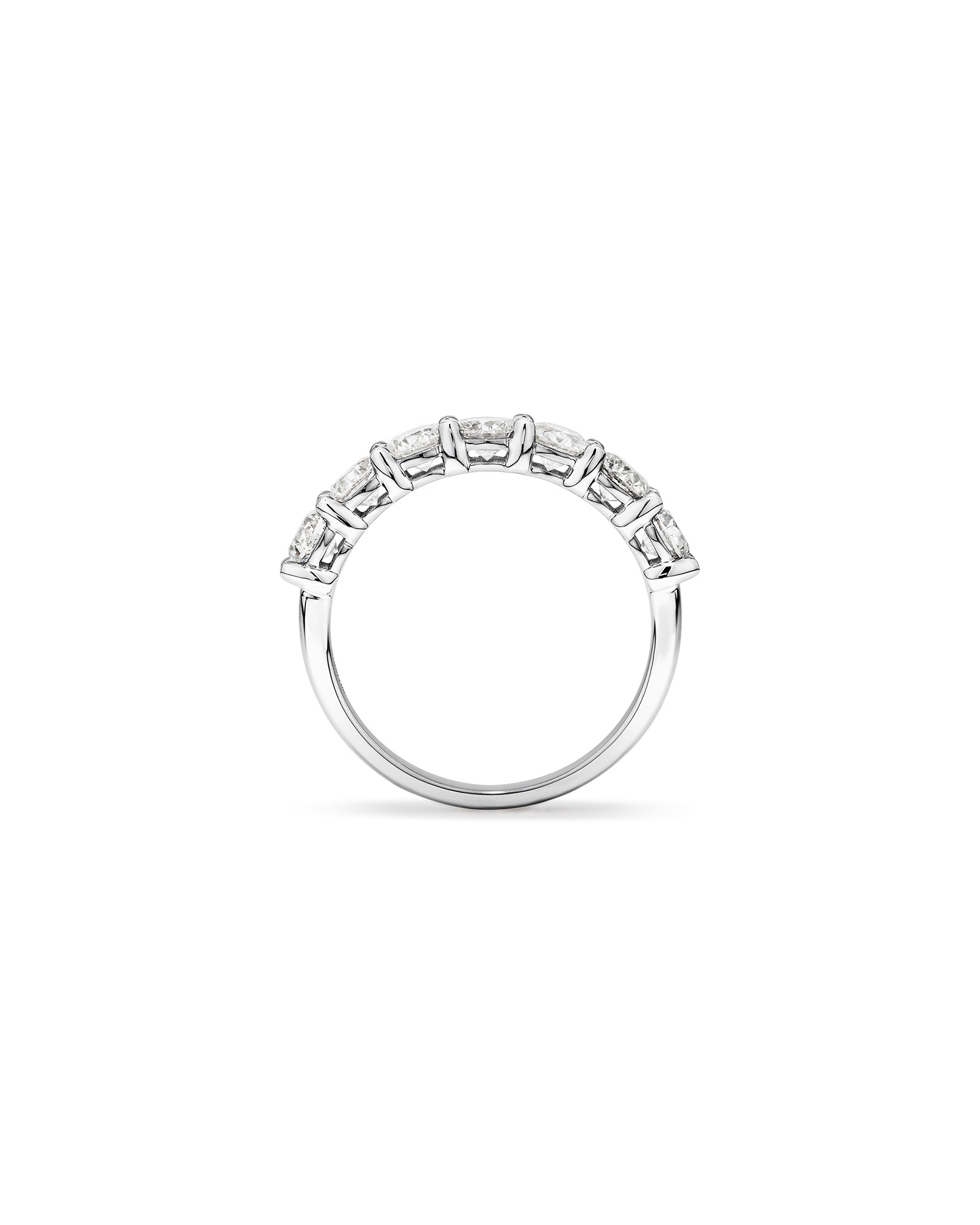 Alliance à 7 pierres en or blanc 14 K avec diamants sertis sur griffes totalisant 1,61 ct
