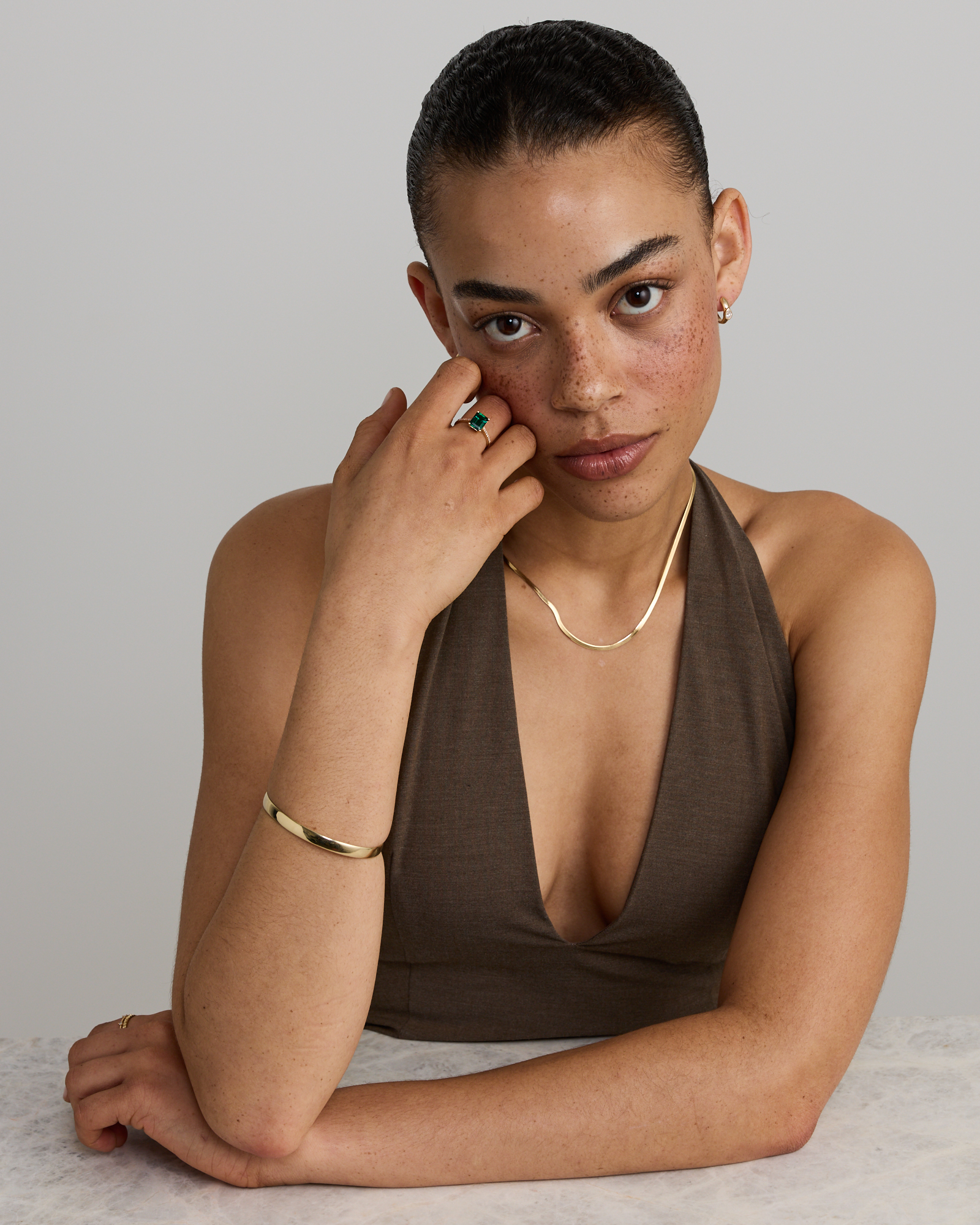 Bague Avec Pierre Précieuse Émeraude Créée De Taille Et Diamants En Or Jaune 10Ct