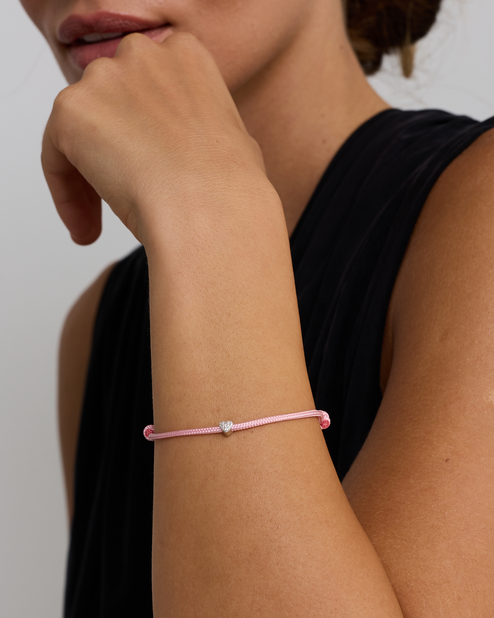 Bracelet en corde de cœur en zircone cubique Pavé rose pastel