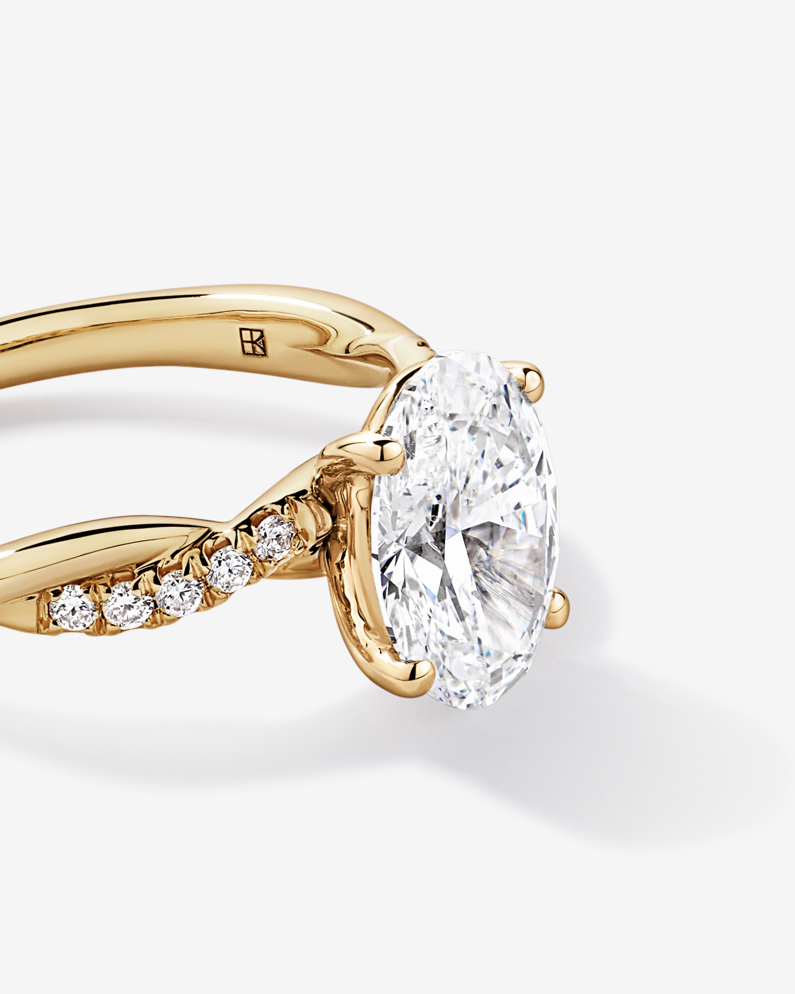 2.10TW Oval Laboratory-Grown Diamond Twist Engagement Ring 14kt Yellow Gold