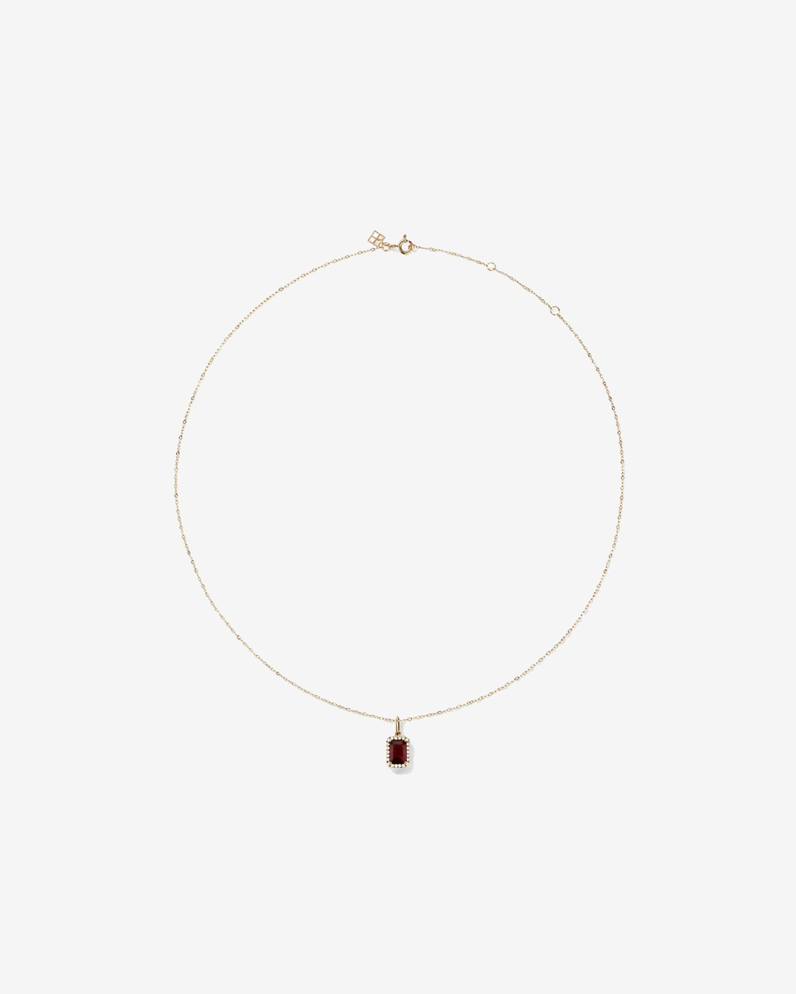 Pendentif halo Grenat taille émeraude avec diamants et chaîne en or jaune 10 ct
