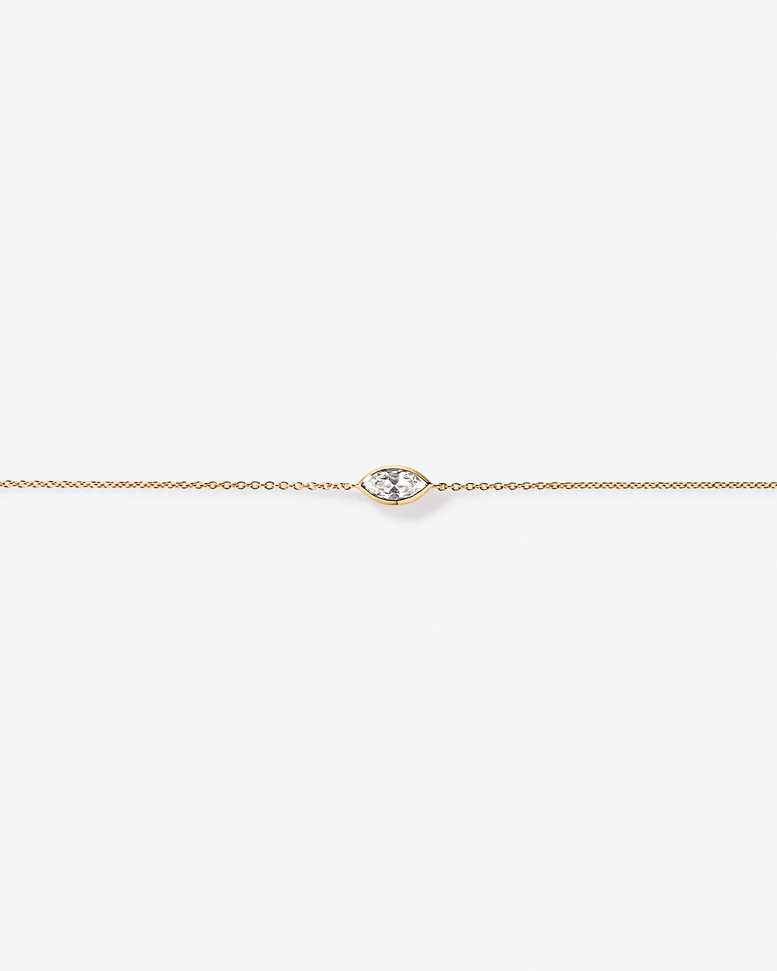 Bracelet à lunette en saphir taillé par Marquise en saphir en or jaune 10 carats