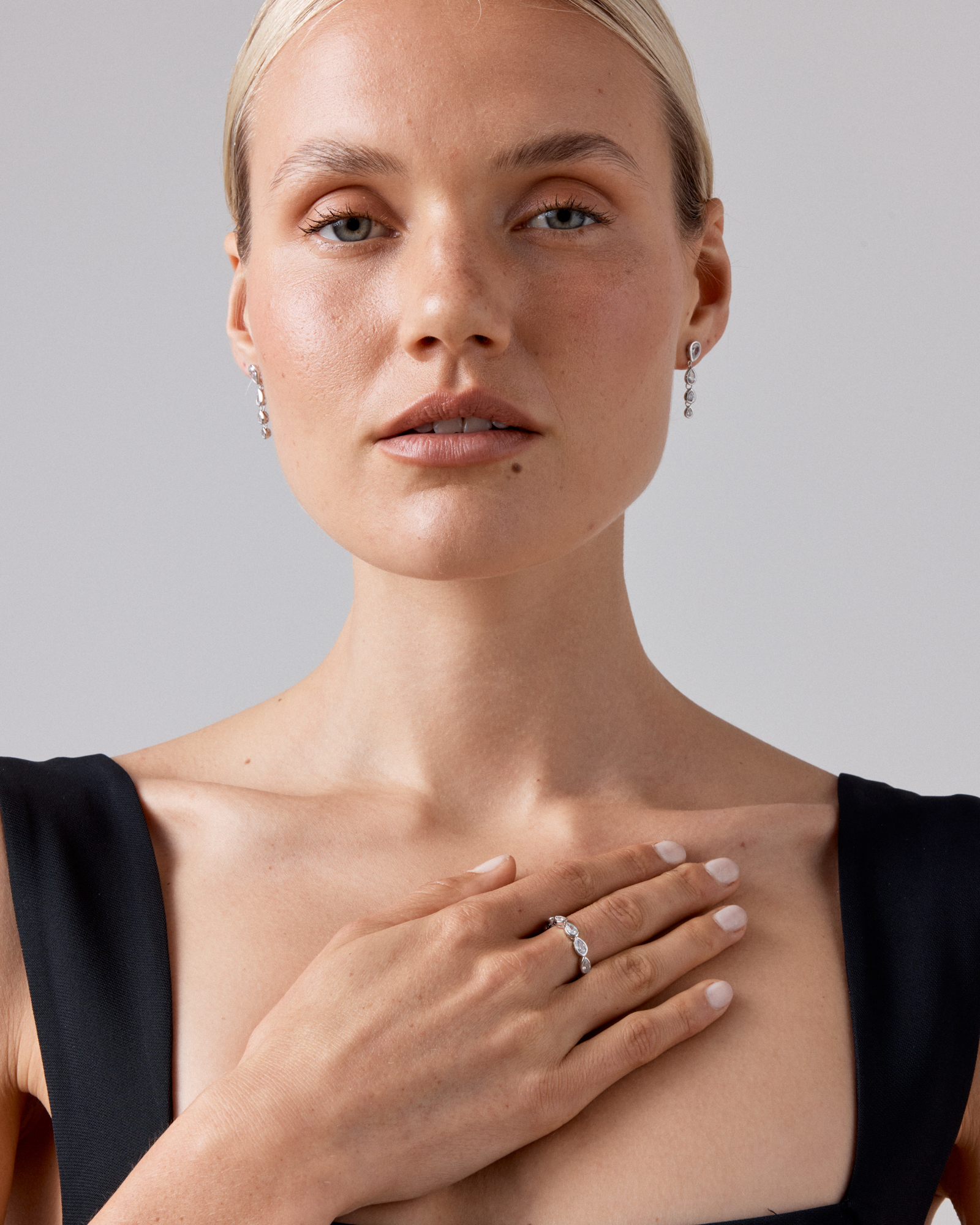 Bague Éternité en Zircon Cubique Forme de Poire Serties Chaton Argent Sterling