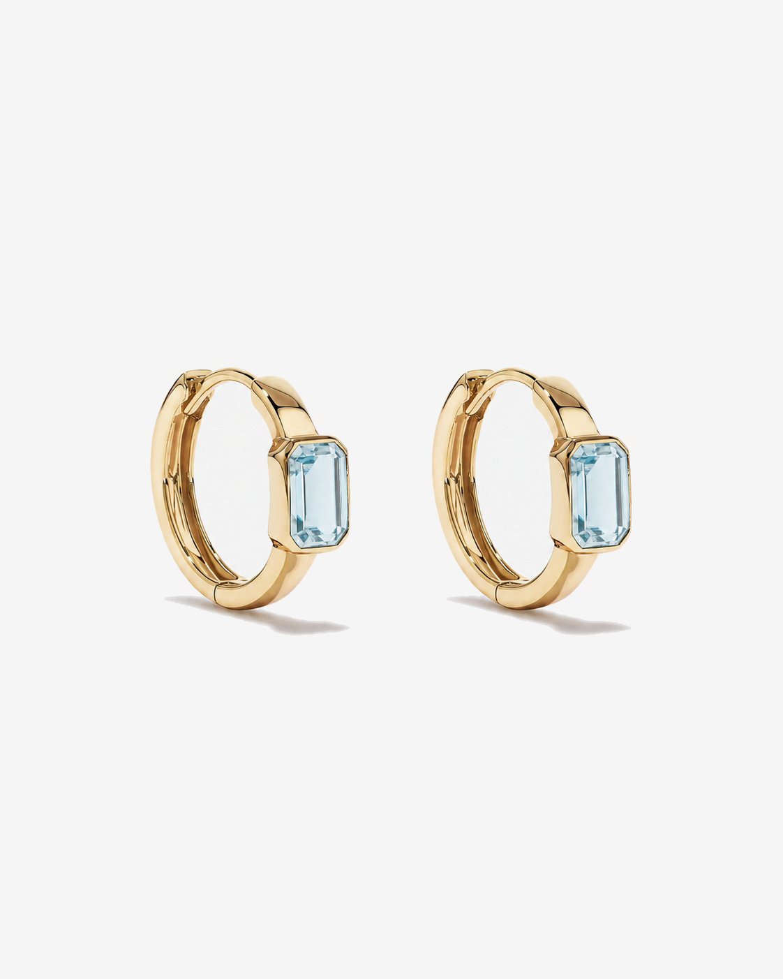 Boucles d'oreilles anneaux Aigue-marine serties clos en or jaune 10 ct