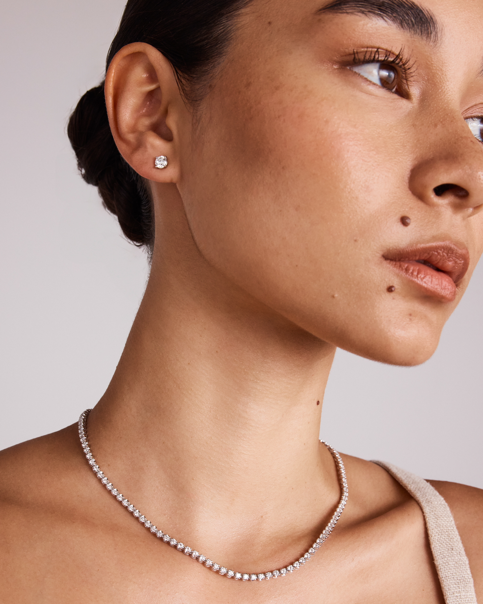 1,00 Carat TW Boucles d'oreilles puces solitaires en or jaune 18kt