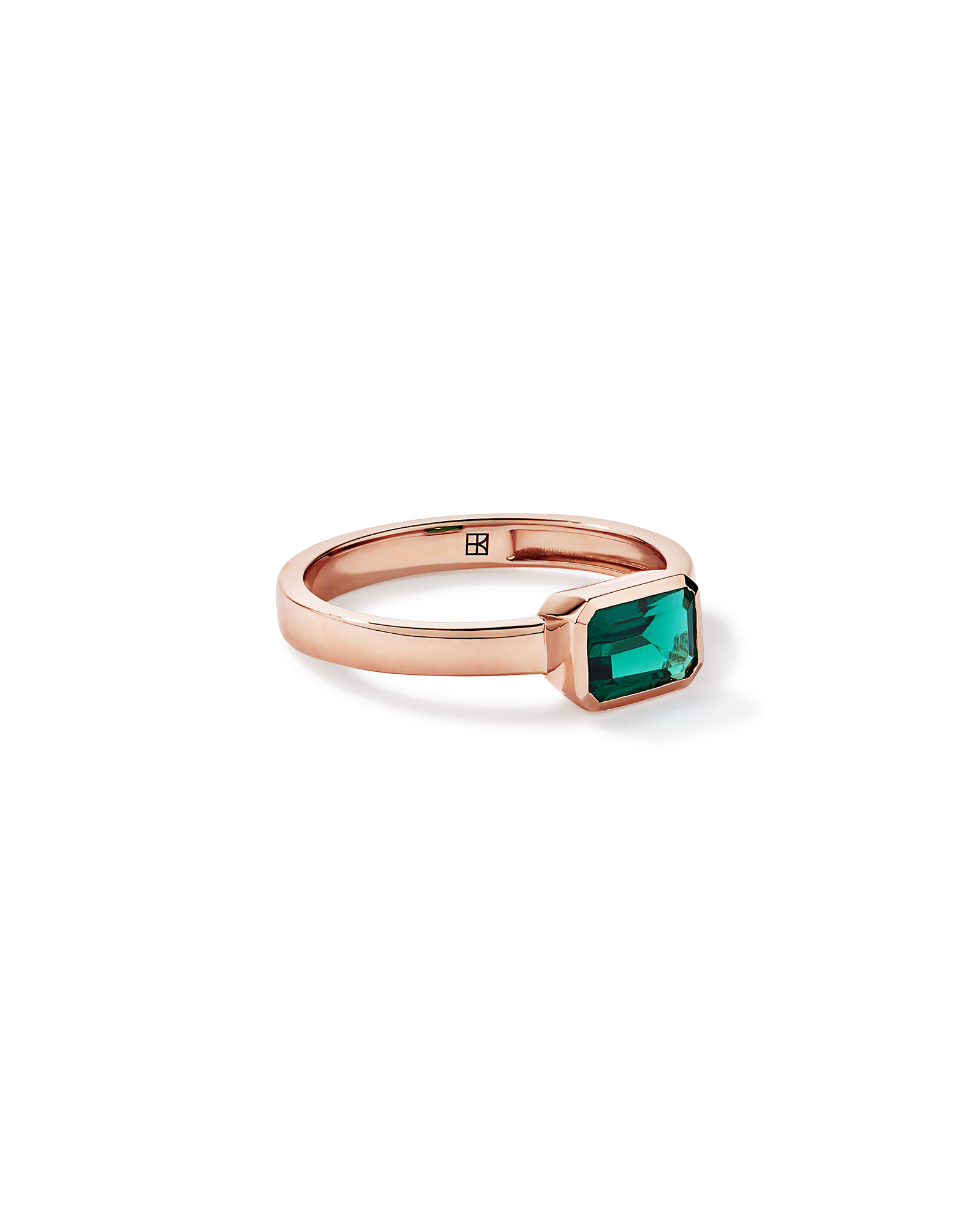 Création d’une bague en lunette émeraude or rose 10 carats