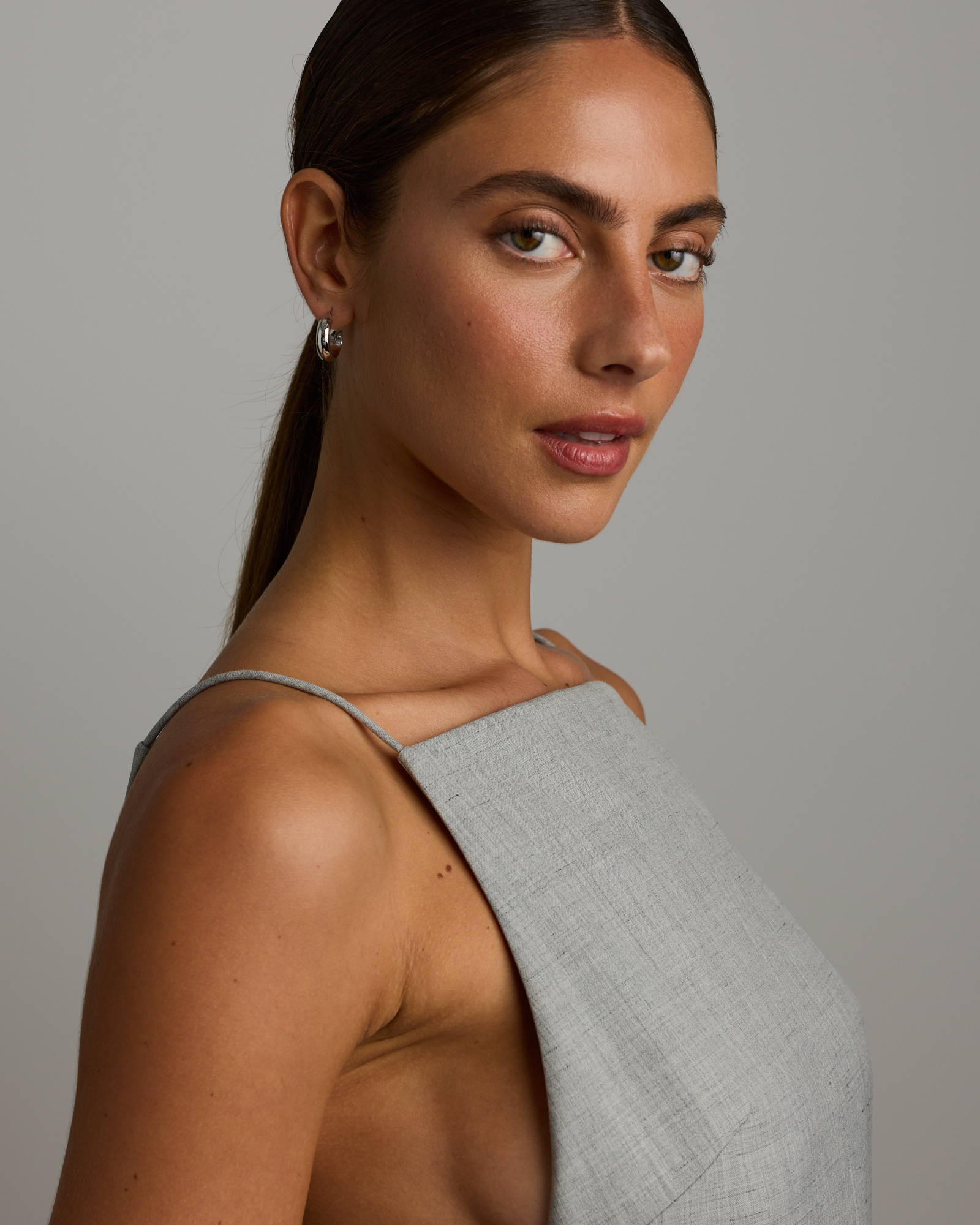 15mm Half Round Hoop Earrings in 10kt White Gold
