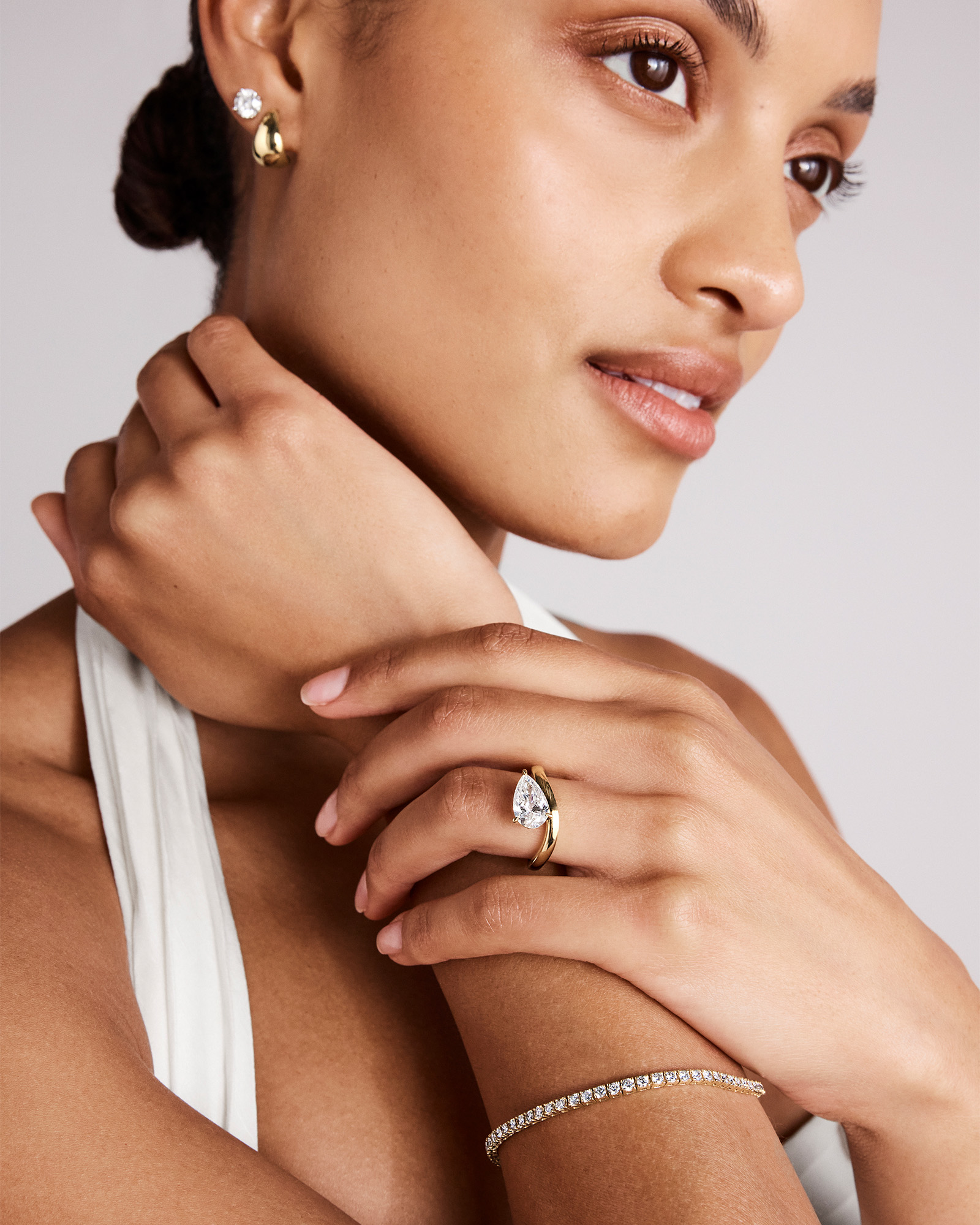 Bague de fiançailles vague avec diamant de laboratoire poire East West de 2,00 carats TW en or jaune 14 carats