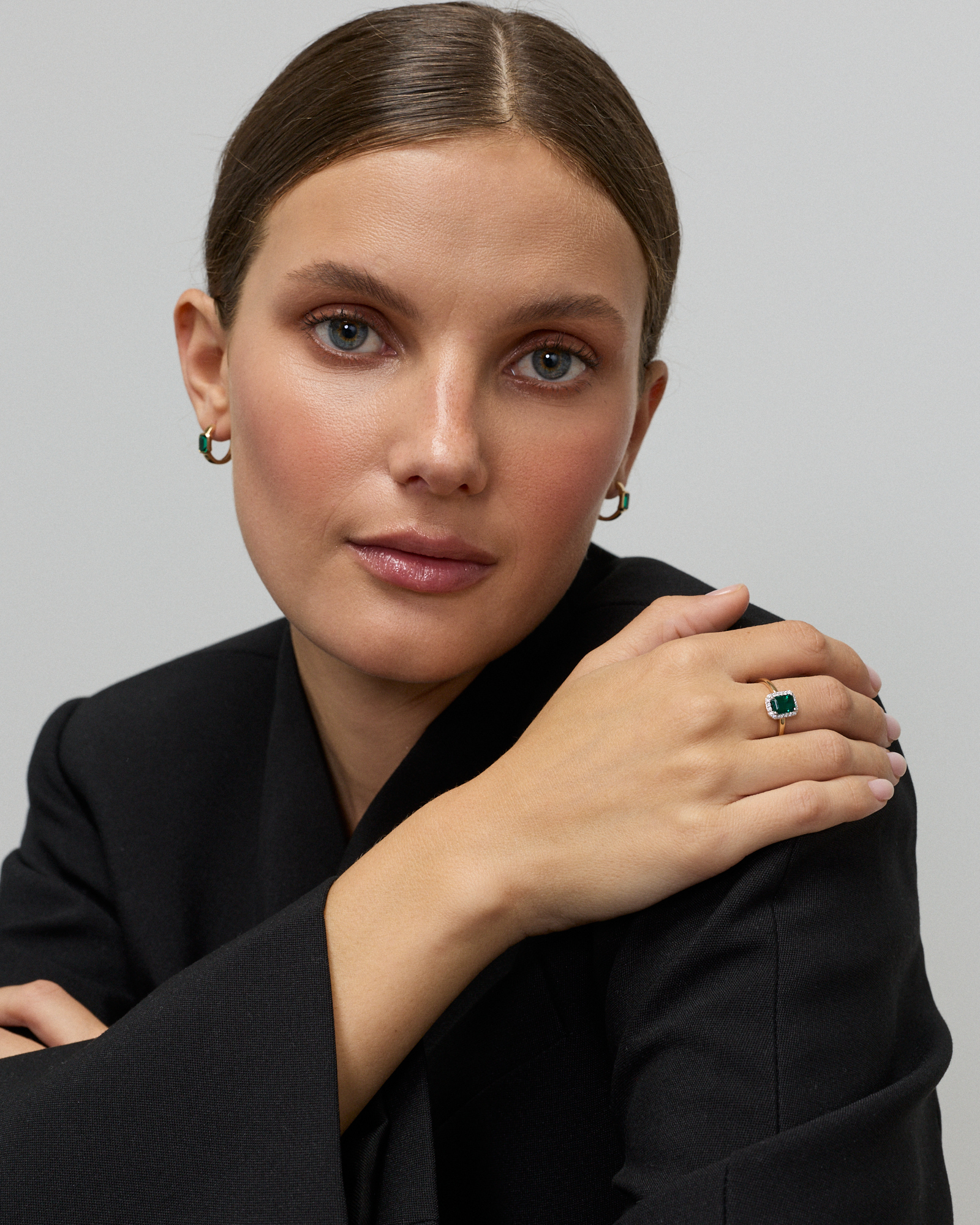 Création de la bague halo en diamant émeraude & 0.10TW cultivée laboratoire or jaune 10 carats et Rhodium