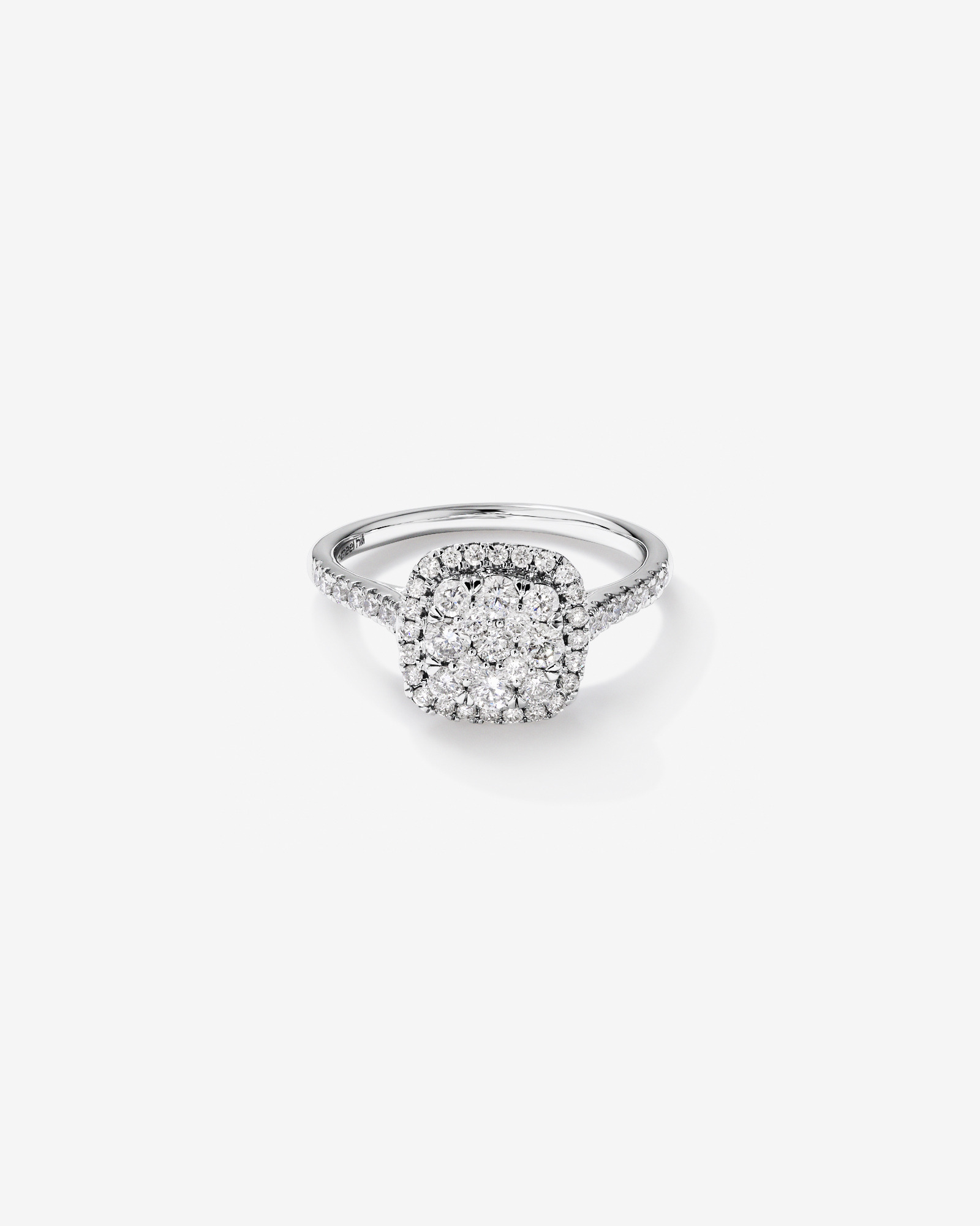 Bague à halo carré en or blanc 10 K avec pavé de diamants totalisant 0,75 ct
