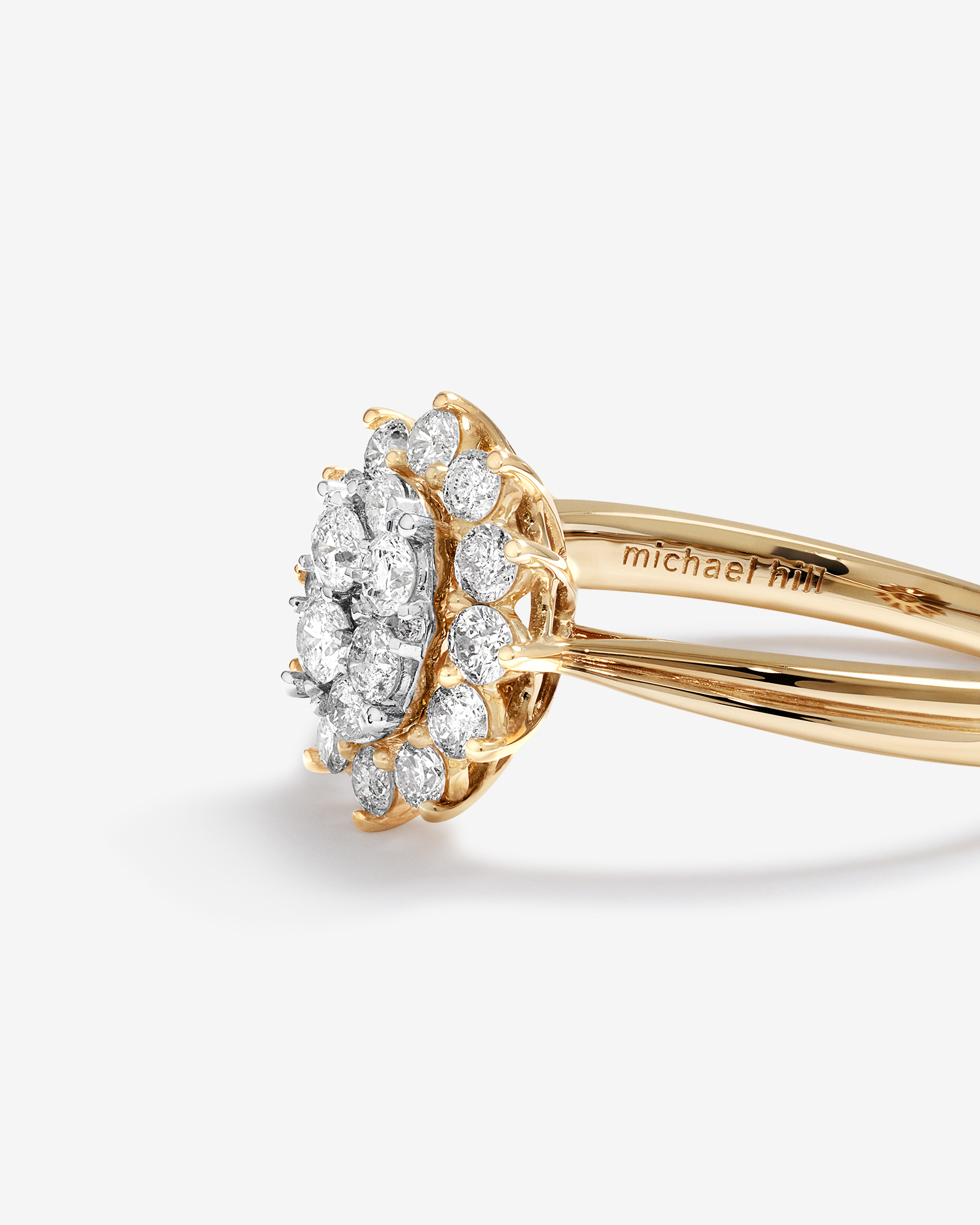 Bague fantaisie en or jaune 14 K avec pavé de diamants totalisant 0,62 ct