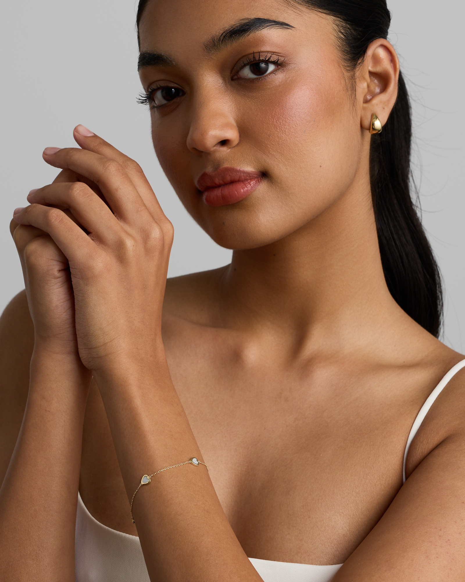 19cm (7.5") Mother of Pearl Heart Station Bracelet in 10kt Yellow Gold